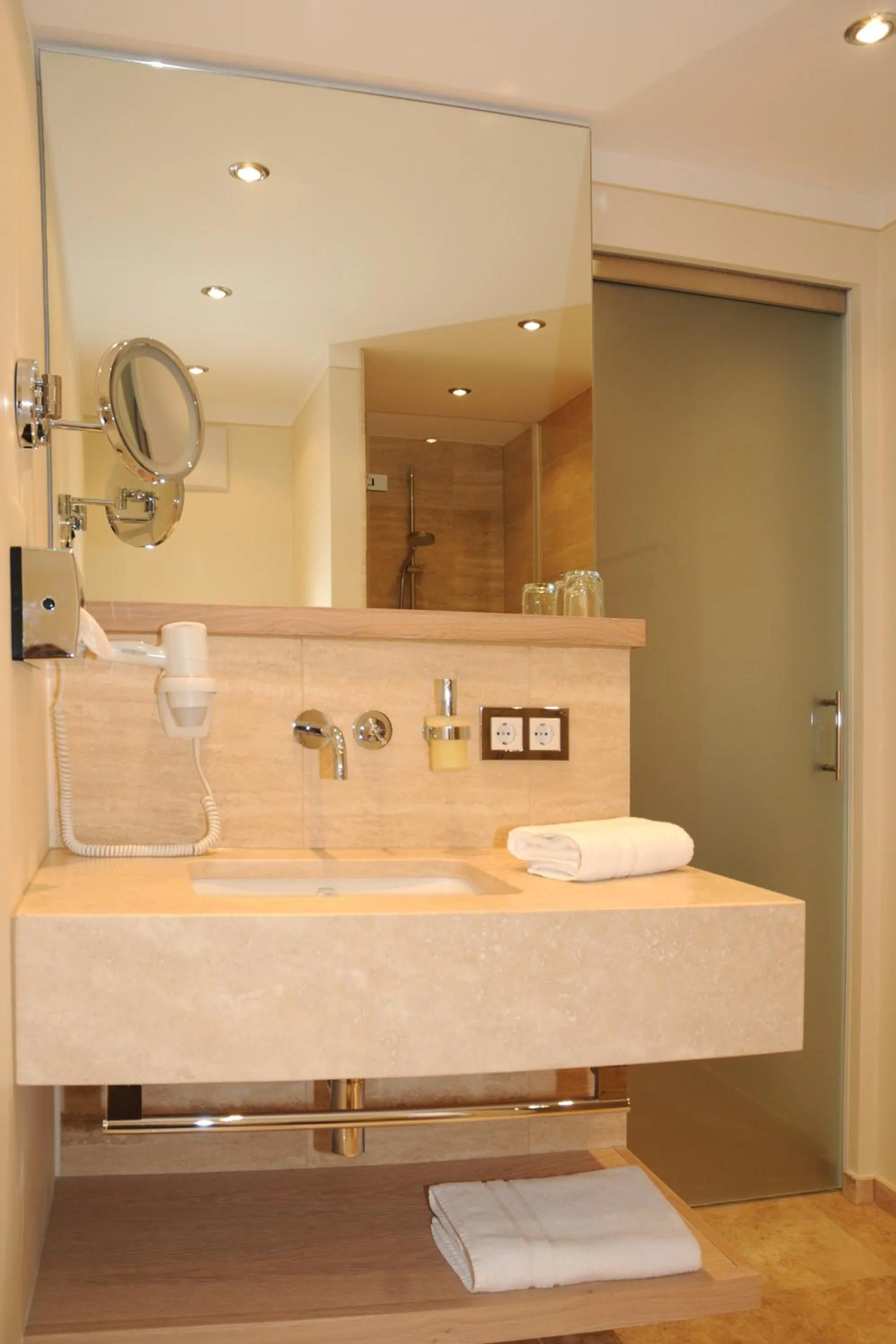 Bathroom in Hotel Gasthof Alte Post Holzkirchen