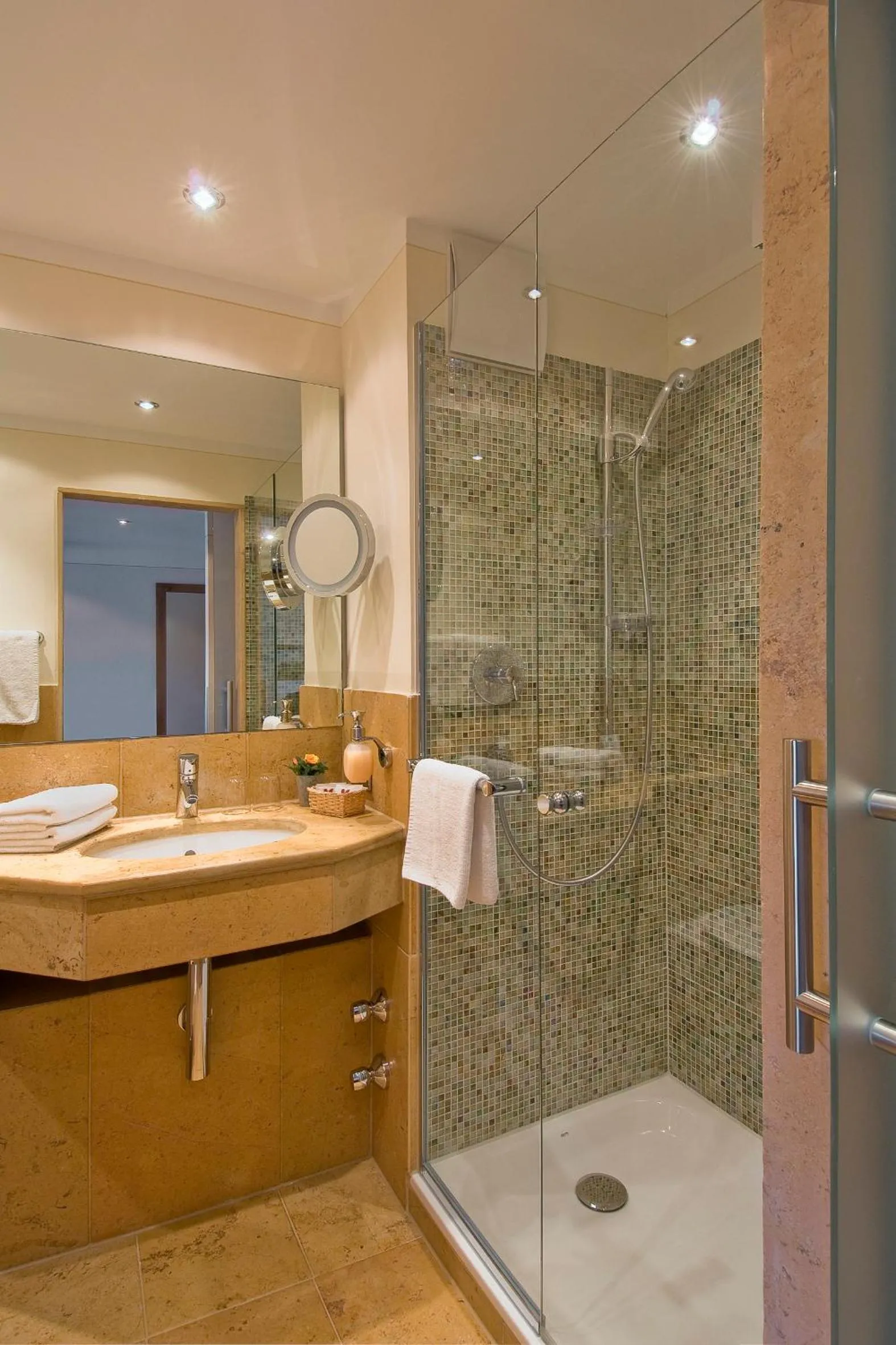 Bathroom in Hotel Gasthof Alte Post Holzkirchen