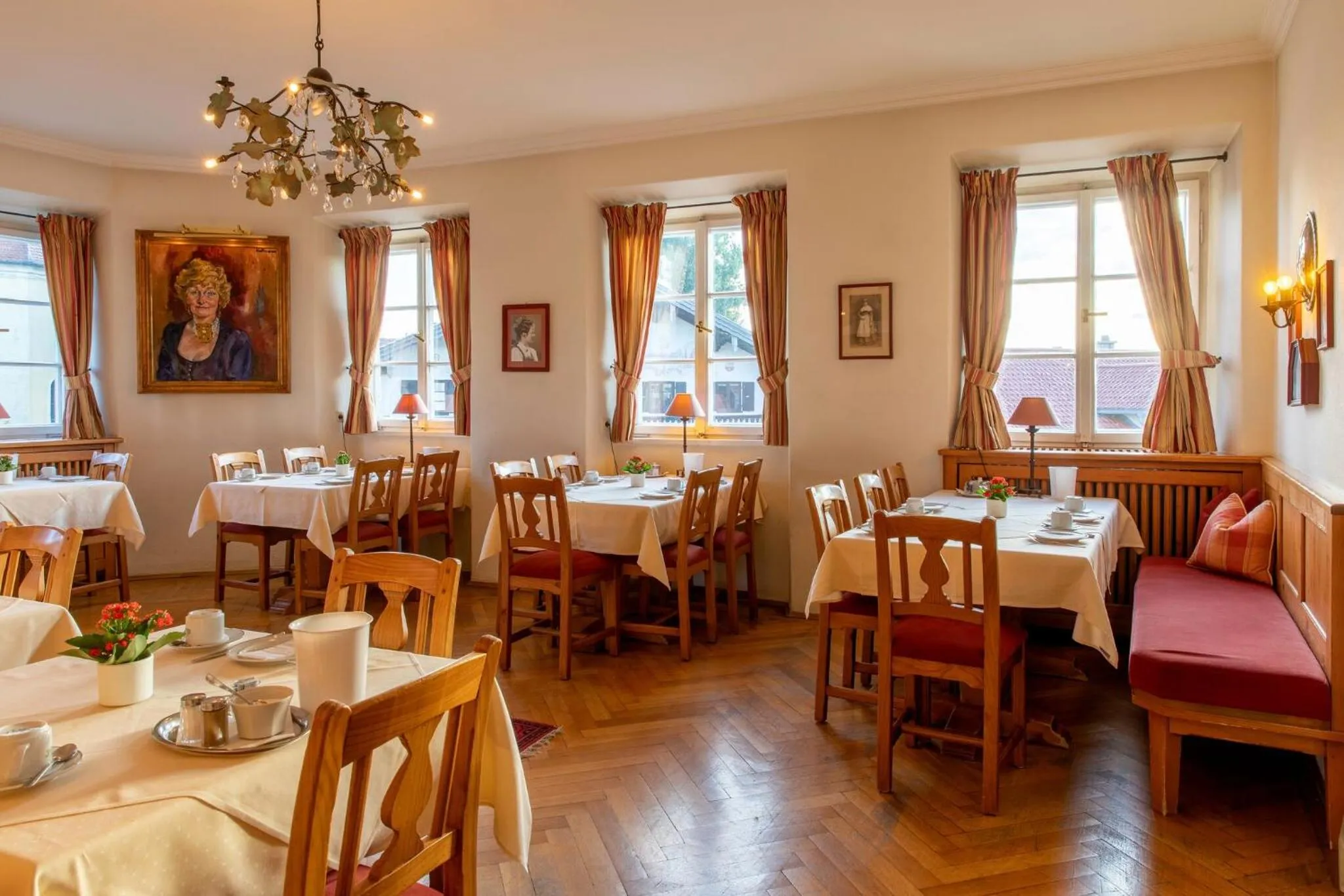 Restaurant/places to eat in Hotel Gasthof Alte Post Holzkirchen
