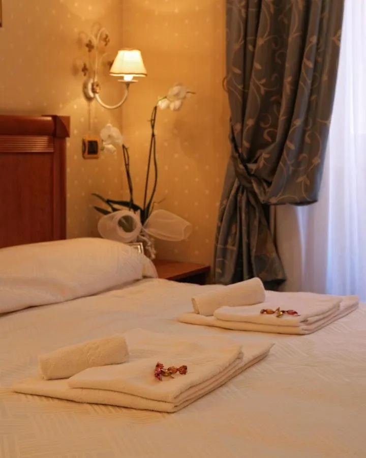 Bedroom, Bed in Vatican Holiday