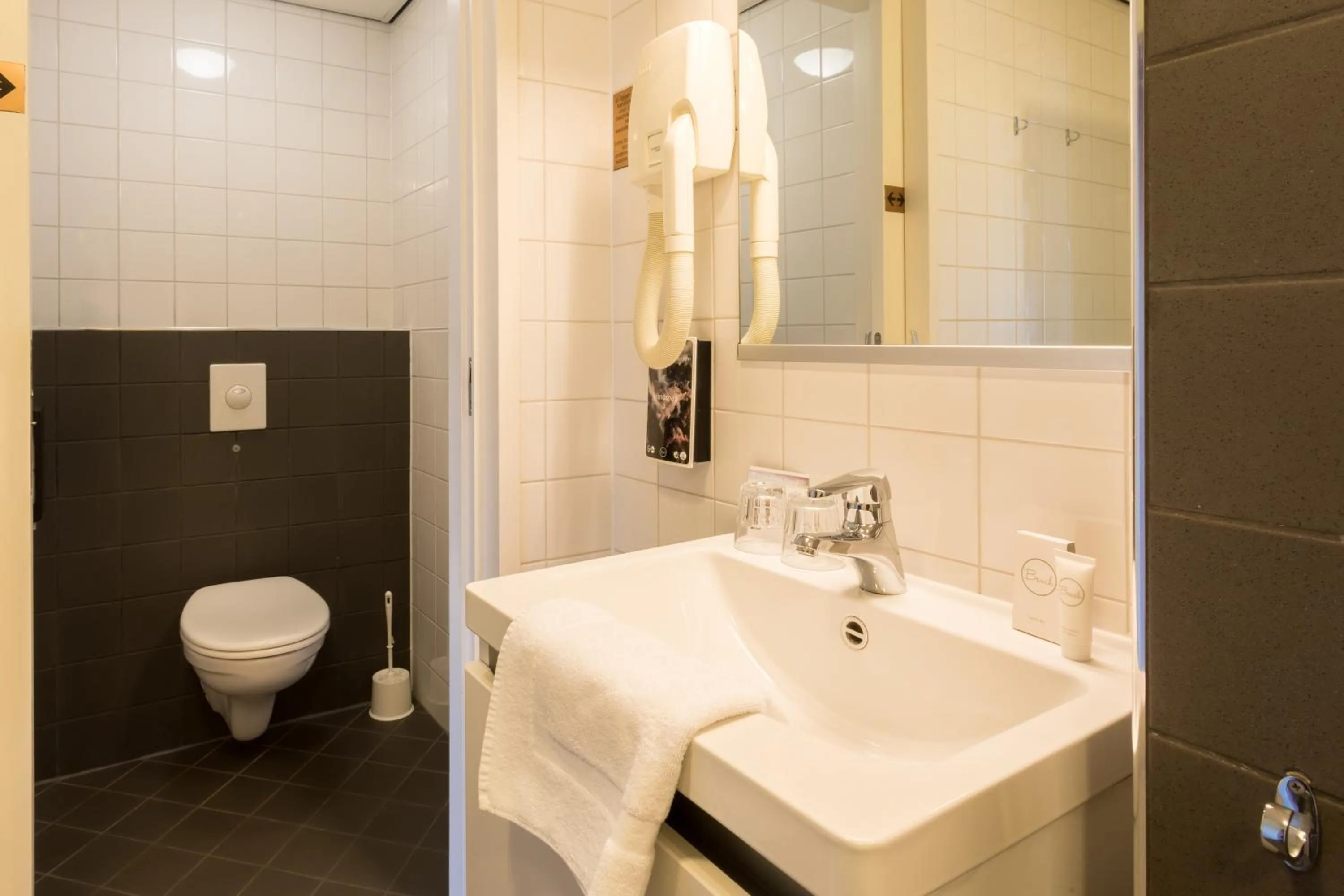 Toilet in Strandhotel Westduin