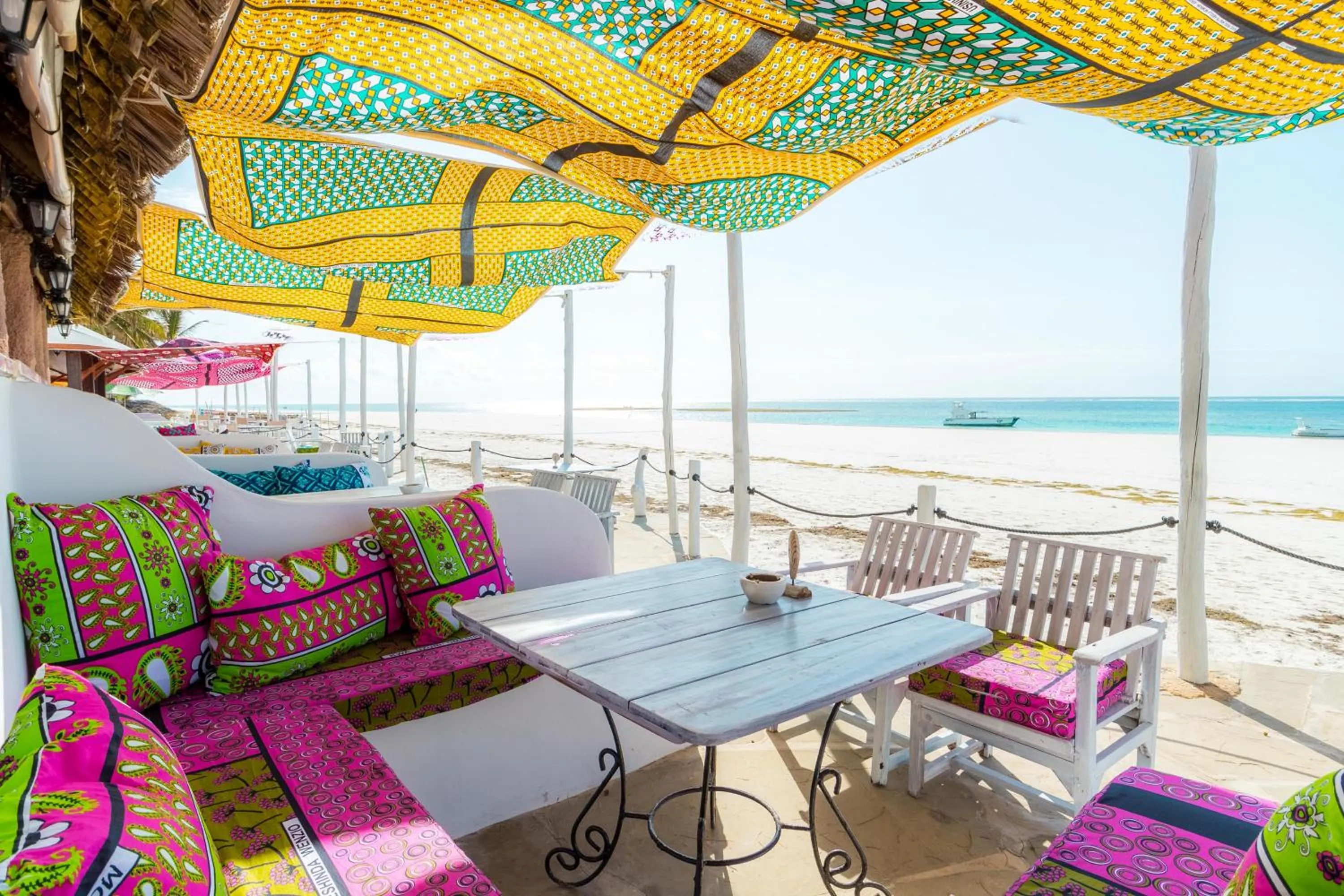 Restaurant/places to eat in Nomad Beach Resort