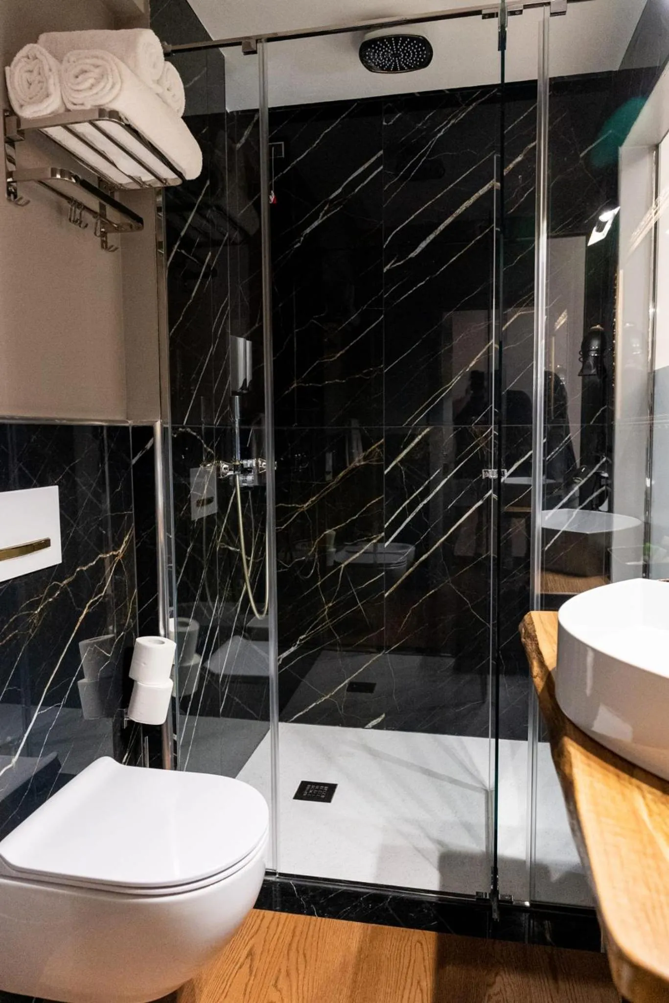 Queen Cattleya Suite