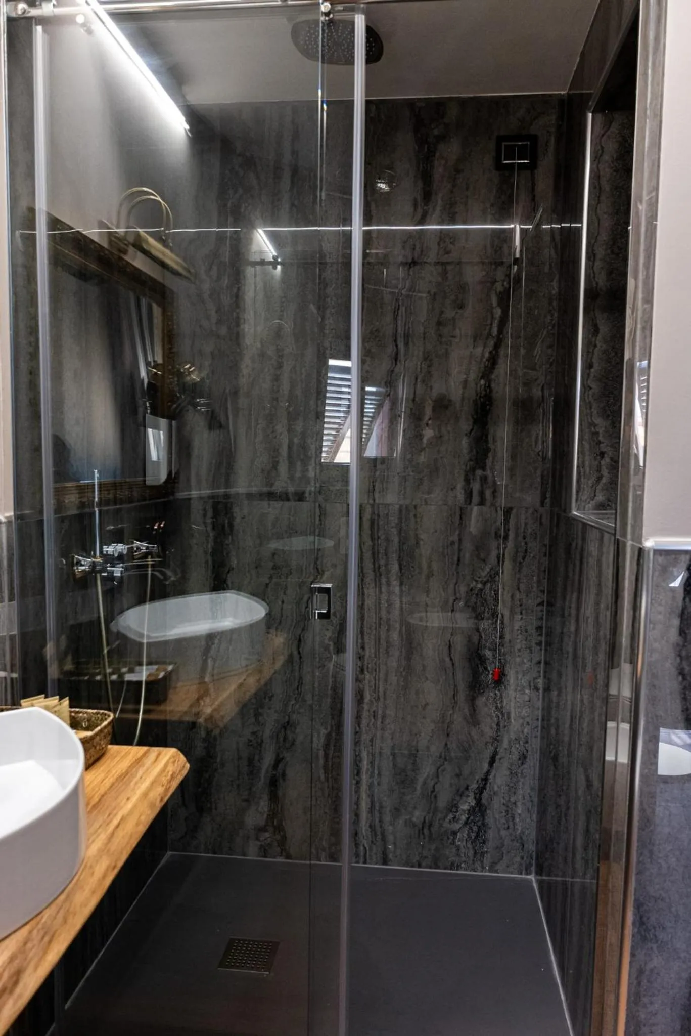 Queen Cattleya Suite