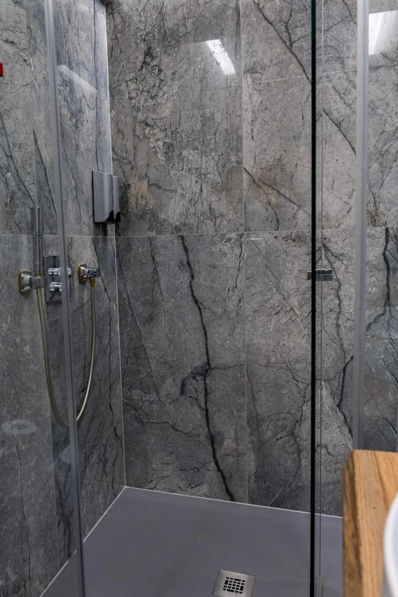 Queen Cattleya Suite