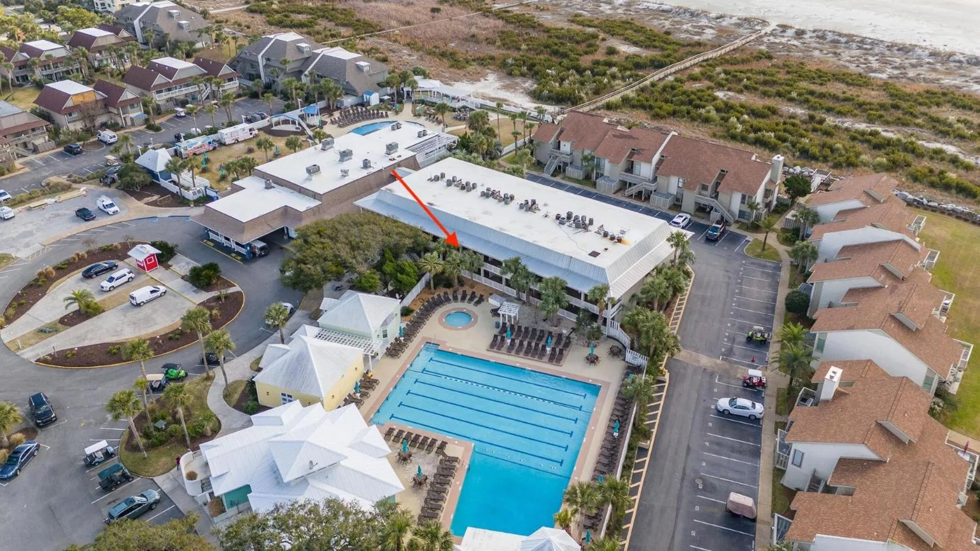 Swimming pool in 521 Sunsuite