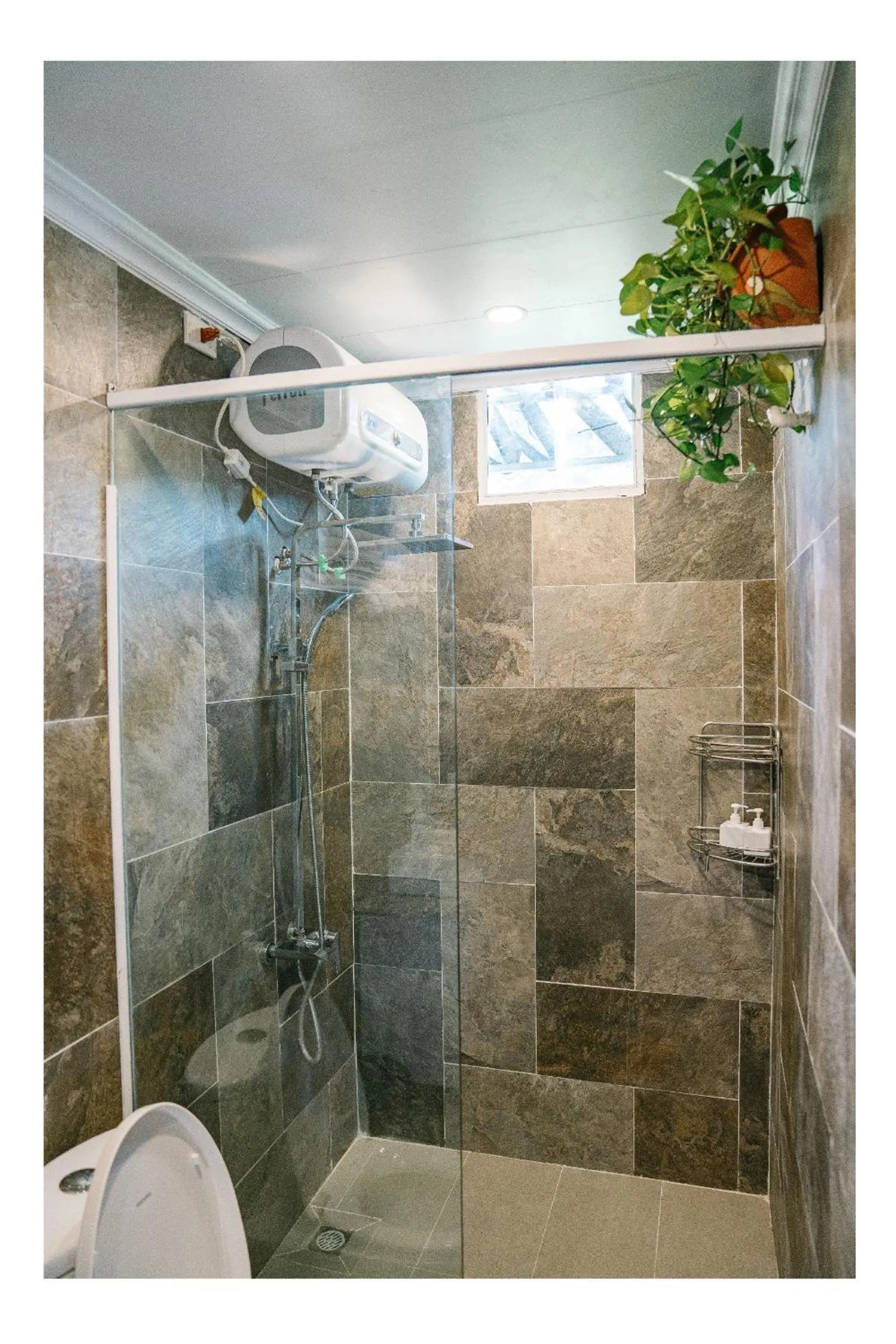 Shower in Tam Coc Windy Fields