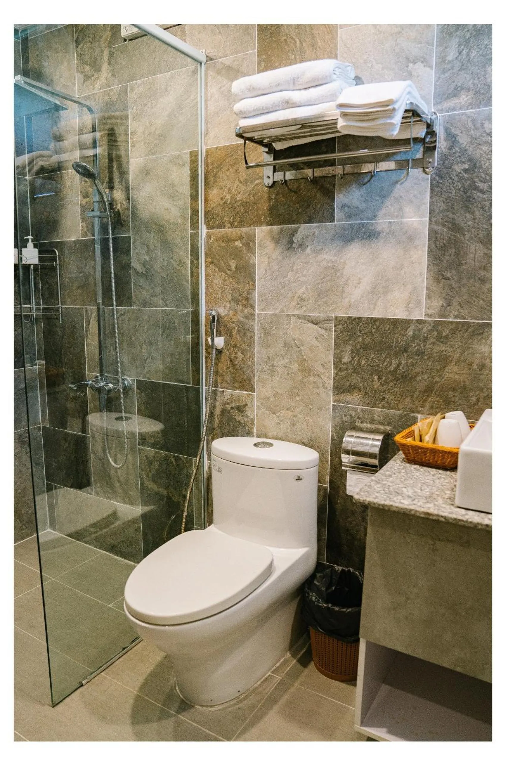 Shower in Tam Coc Windy Fields