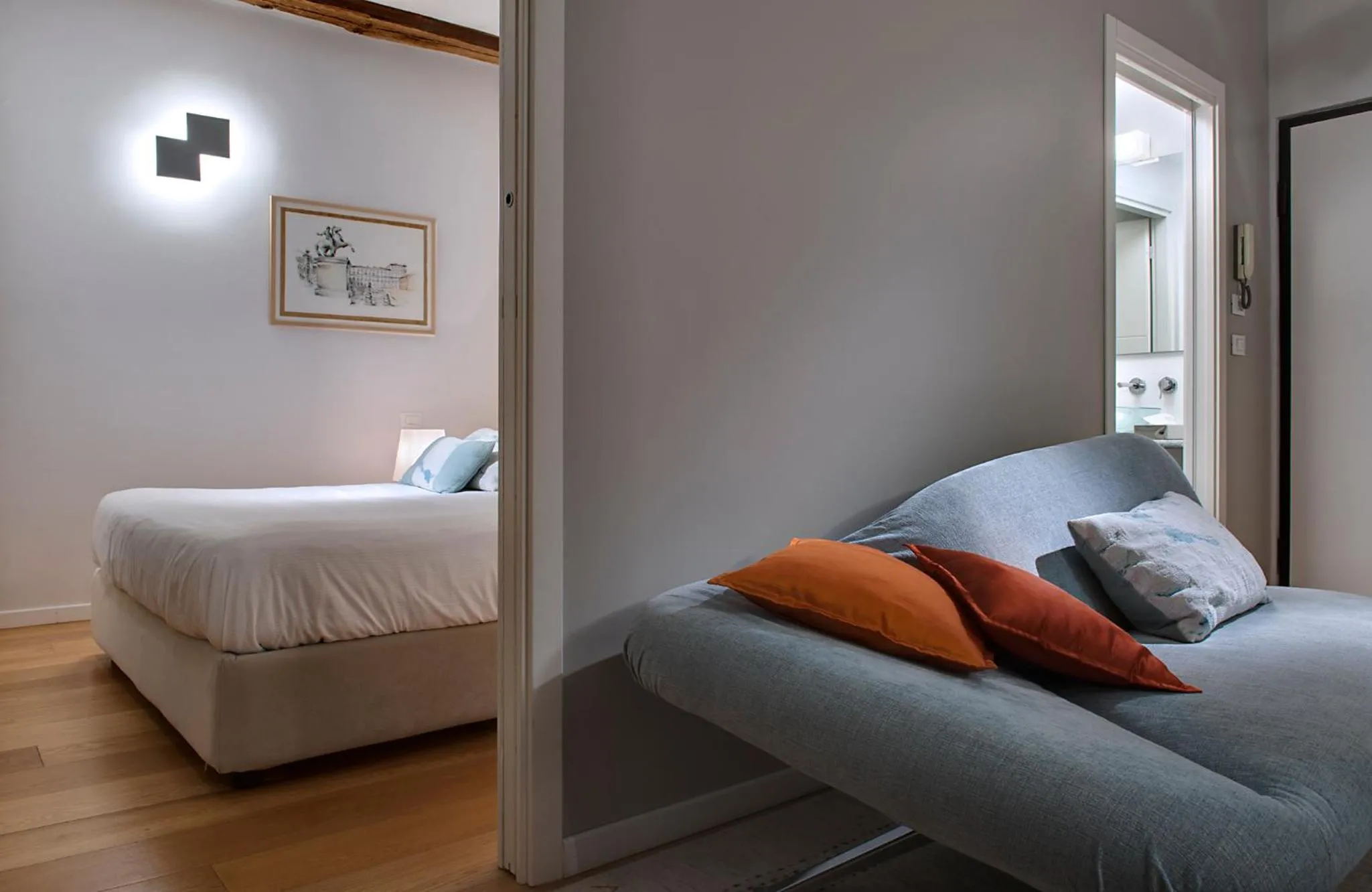 Photo of the whole room, Bed in Piazza Vittorio Suites
