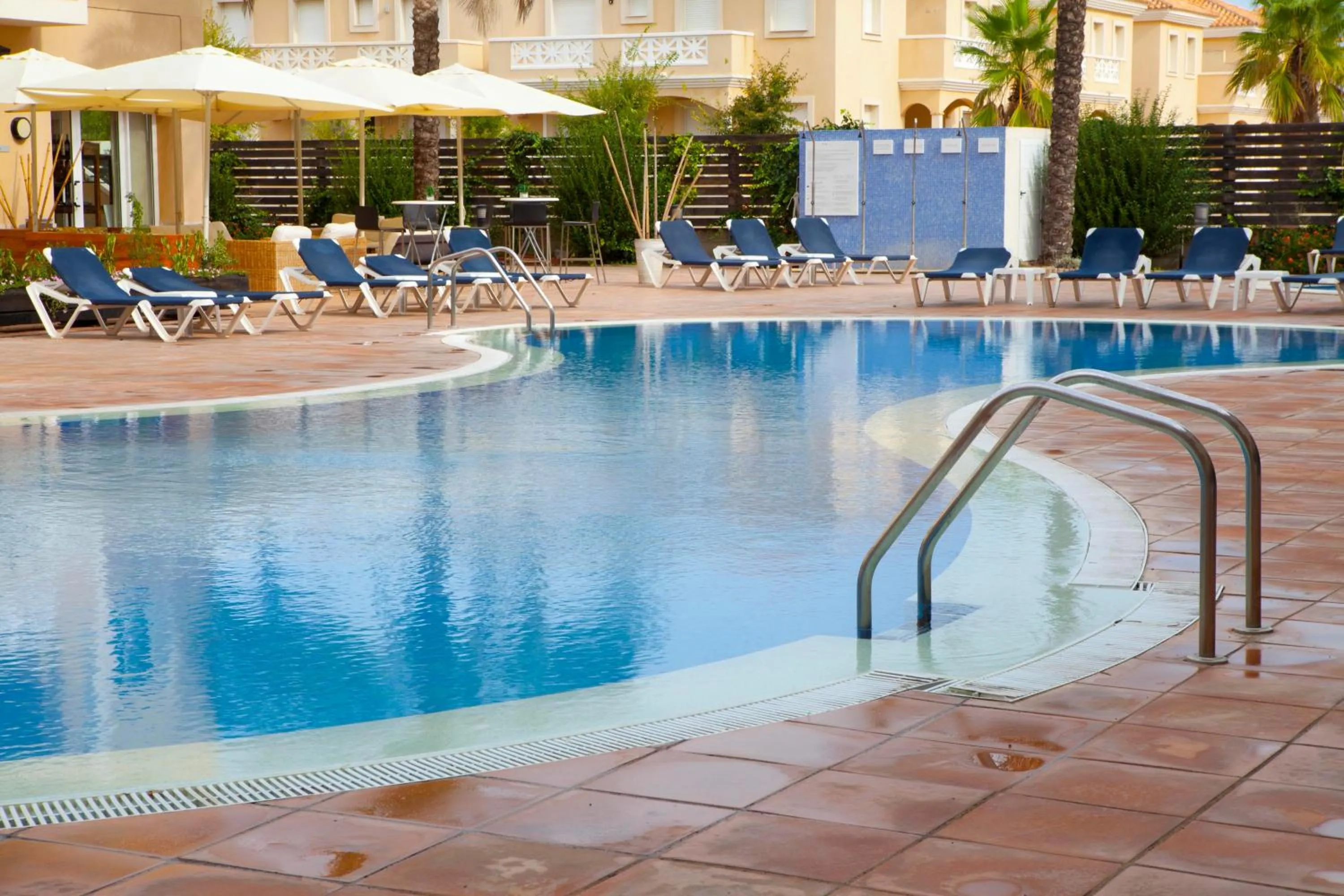 Property building in Apartaments Las Dunas