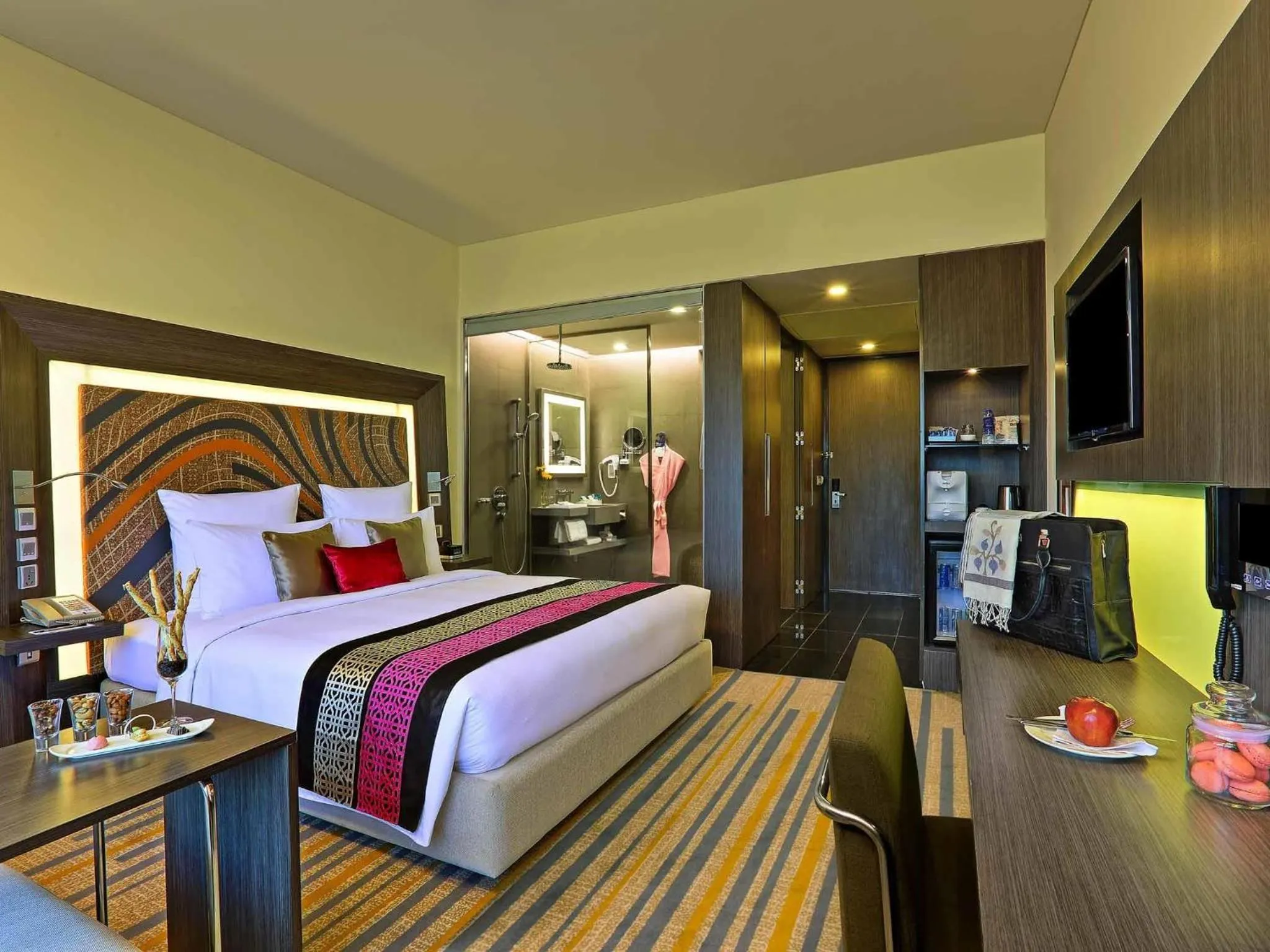 Bedroom, Bed in Novotel Kolkata Hotel and Residences