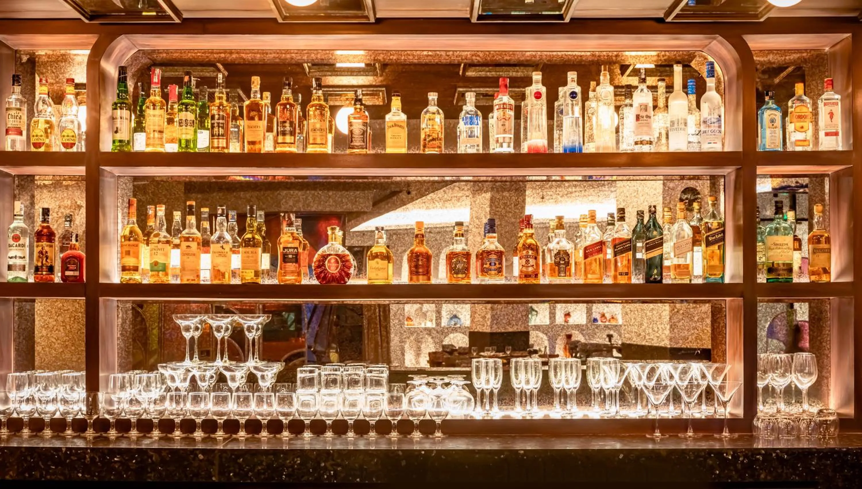 Restaurant/places to eat in Novotel Kolkata Hotel and Residences