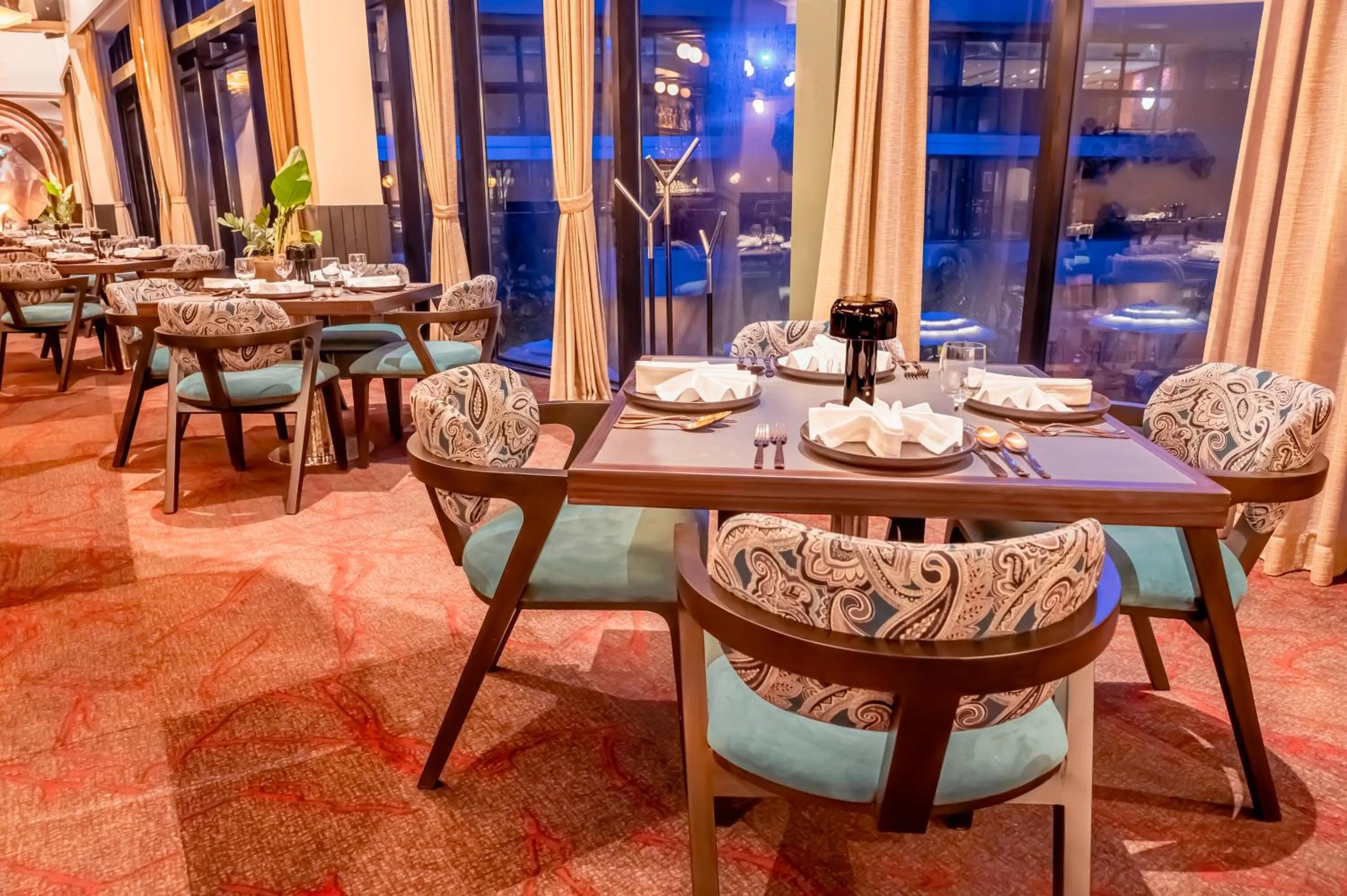 Restaurant/places to eat in Novotel Kolkata Hotel and Residences