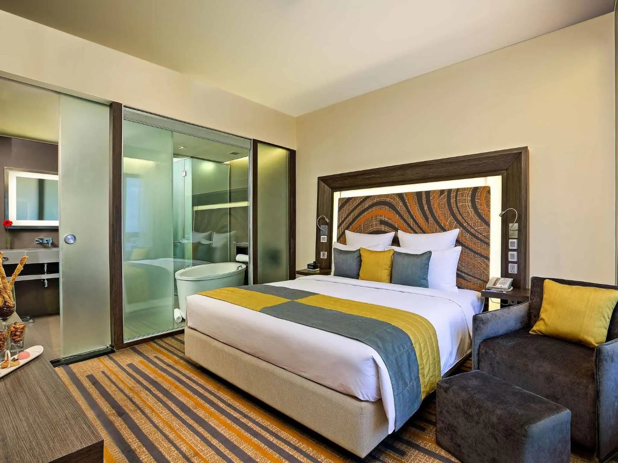 Property building, Bed in Novotel Kolkata Hotel and Residences