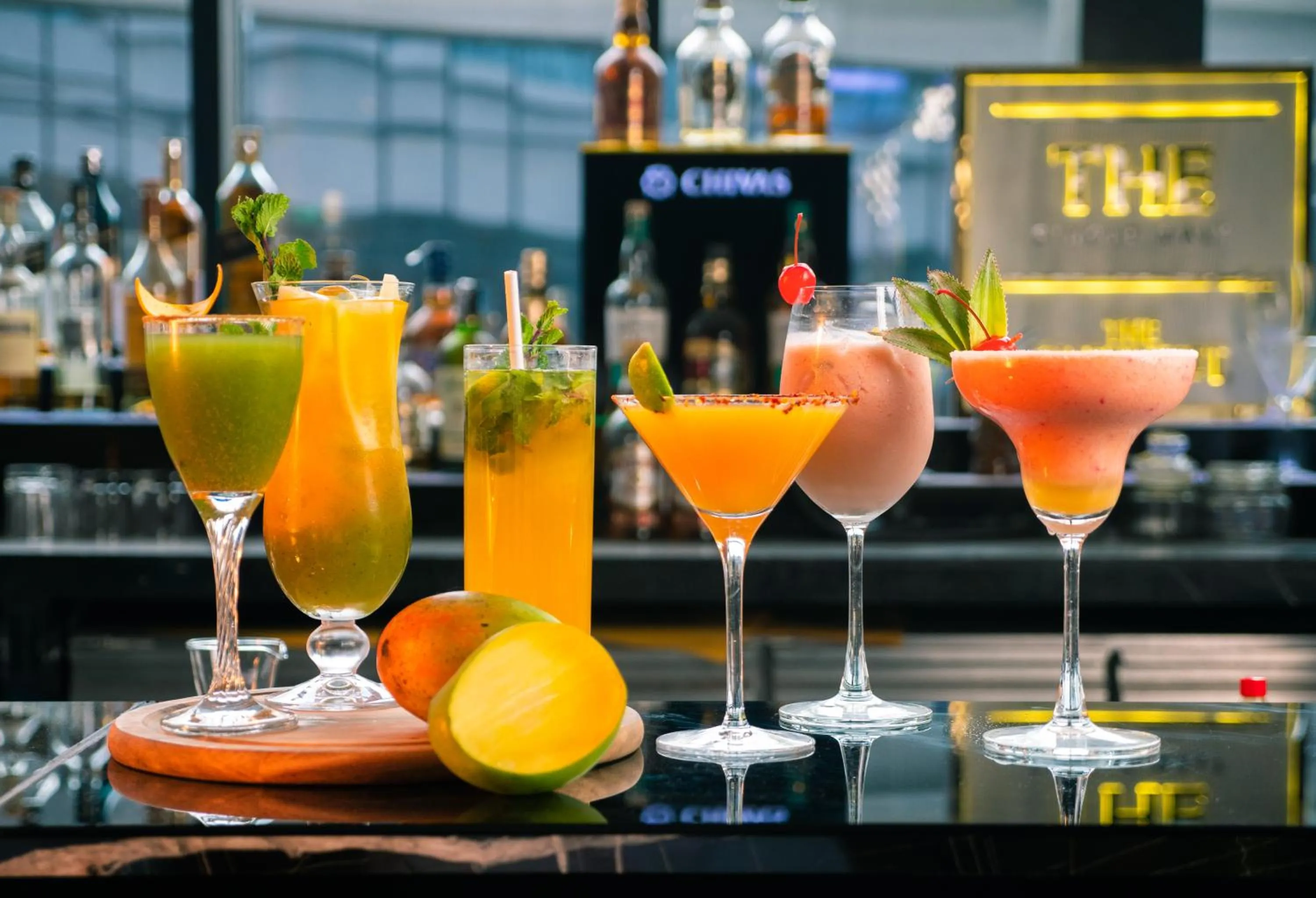 Restaurant/places to eat in Novotel Kolkata Hotel and Residences