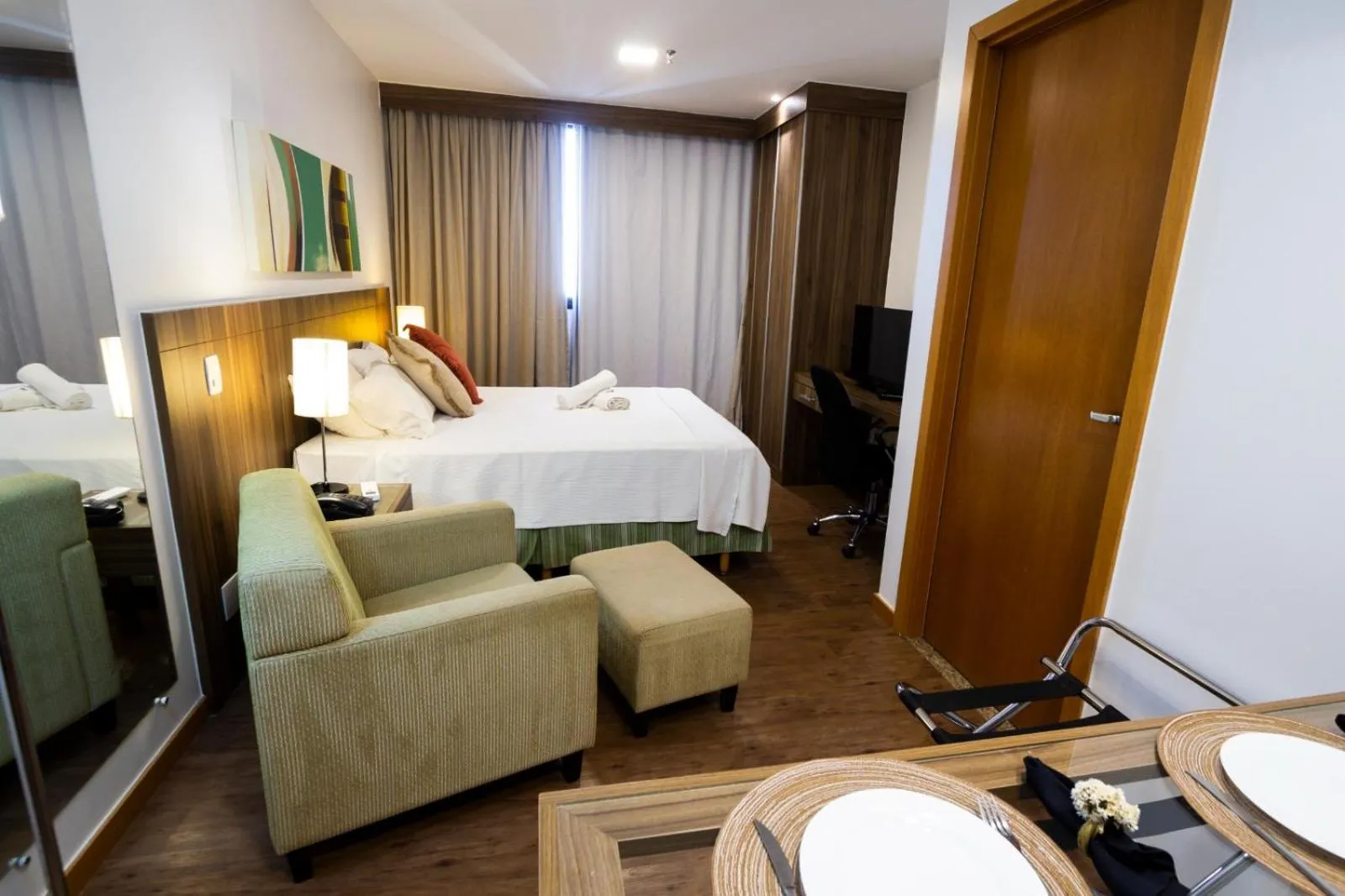 Apartamento, Nobile Suítes Monumental , localização e conforto