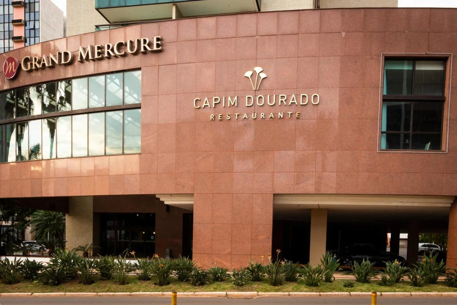 Restaurant/places to eat in Apartamento, Nobile Suítes Monumental , localização e conforto