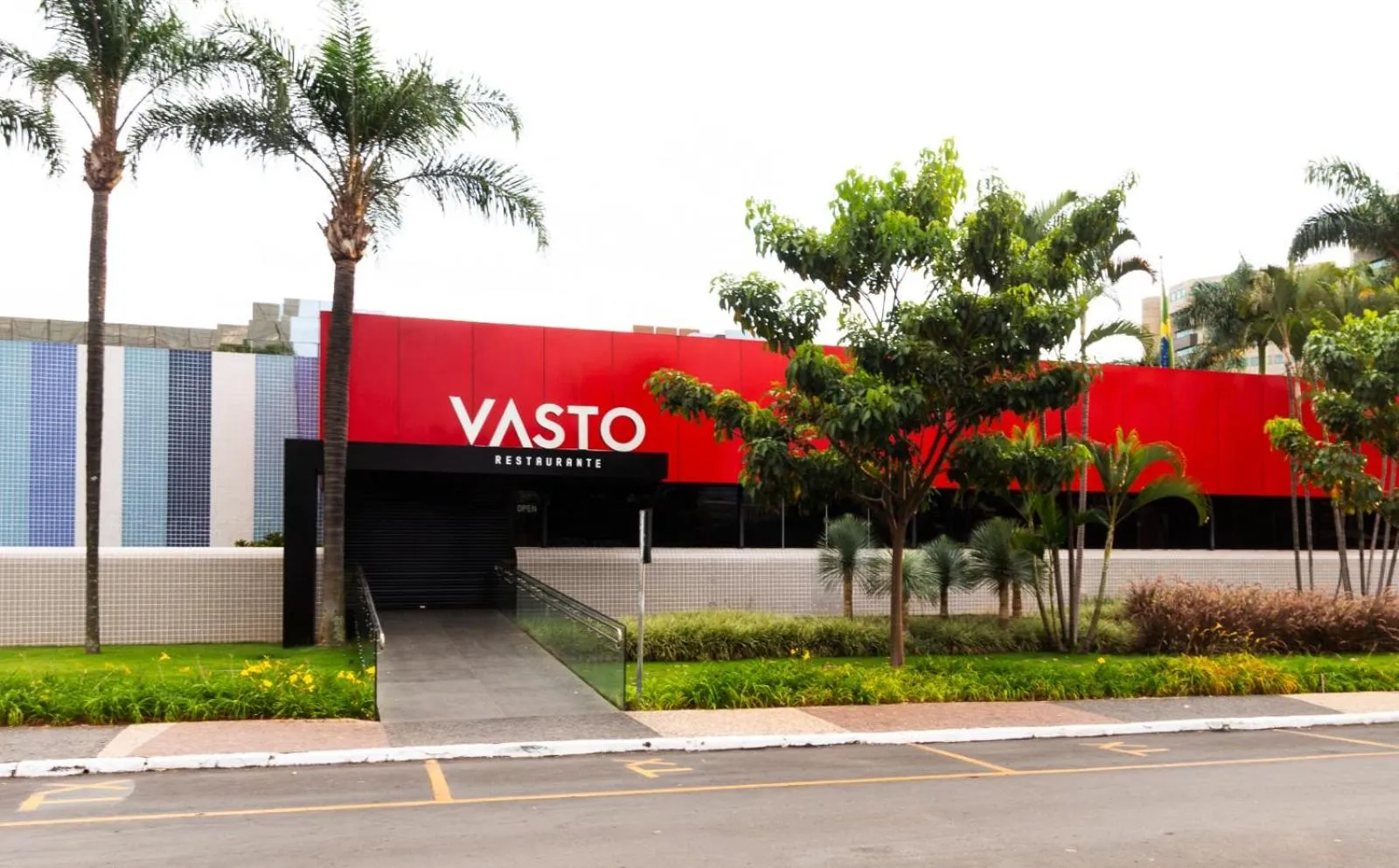 Restaurant/places to eat in Apartamento, Nobile Suítes Monumental , localização e conforto