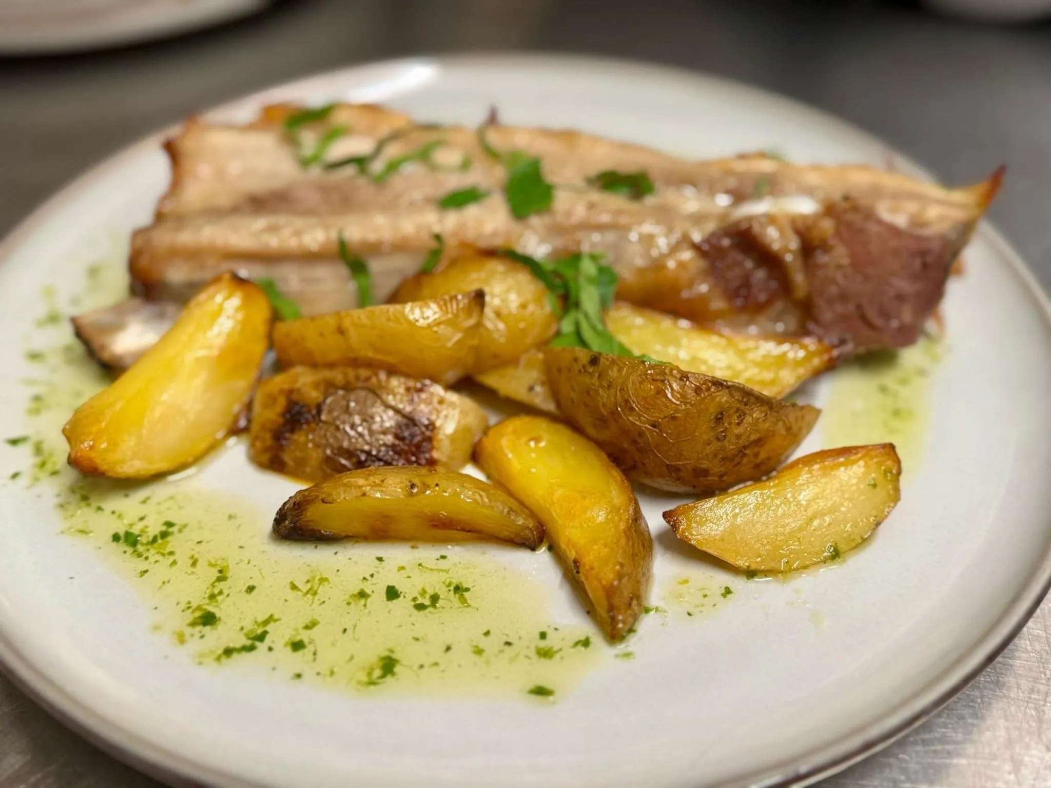 Restaurant/places to eat in Golden Lisbon Hotel