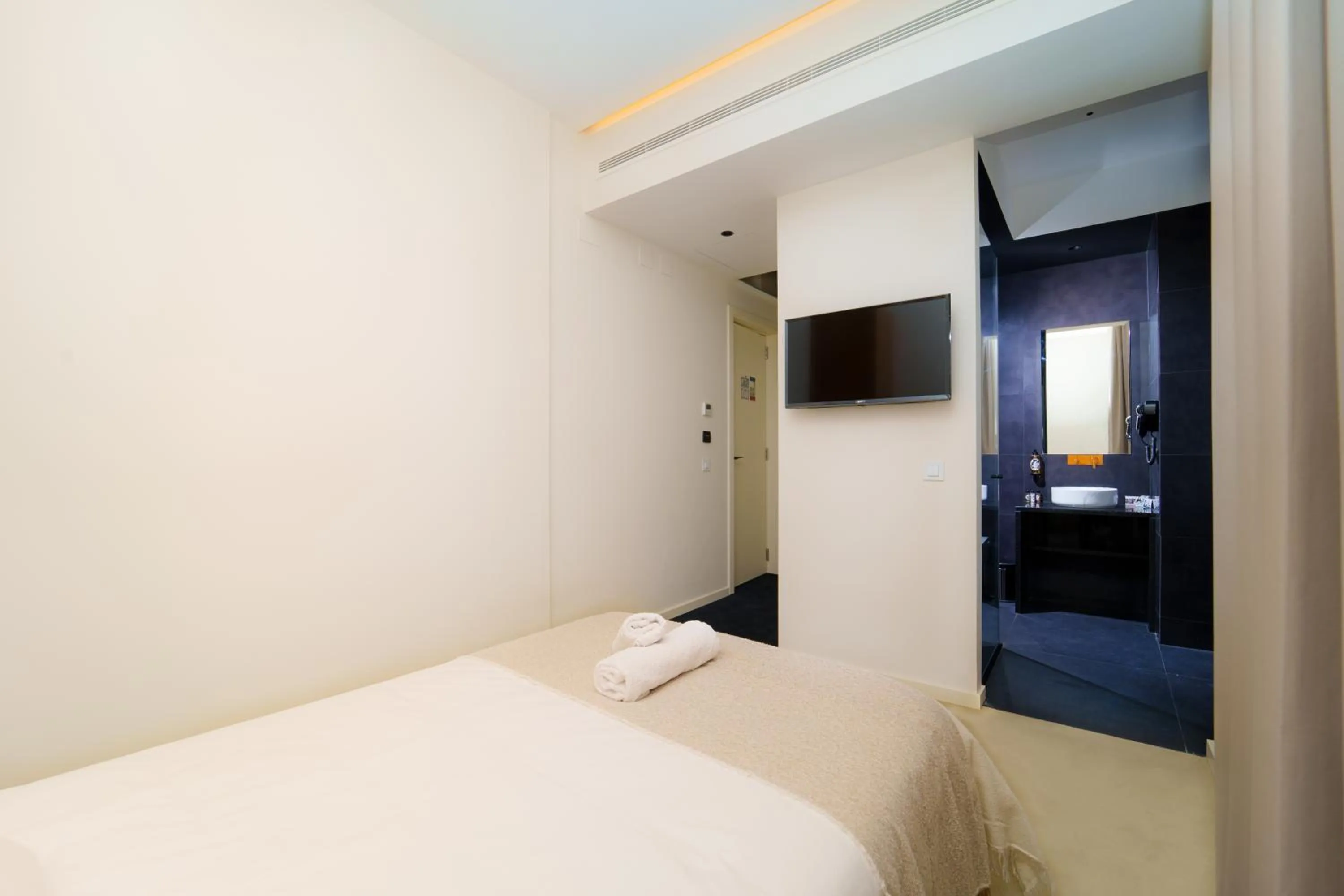 Bed in Golden Lisbon Hotel