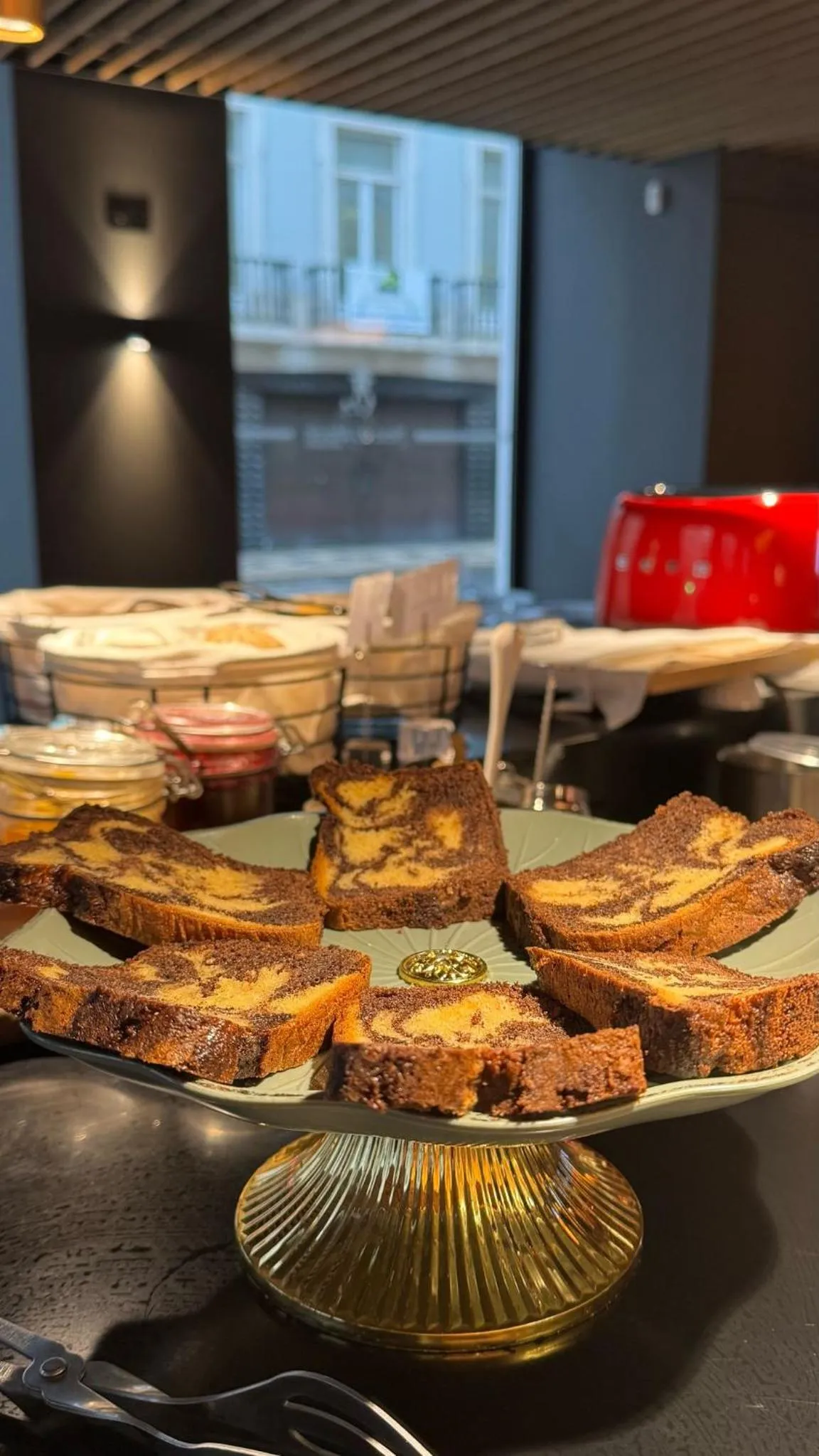 Restaurant/places to eat in Golden Lisbon Hotel