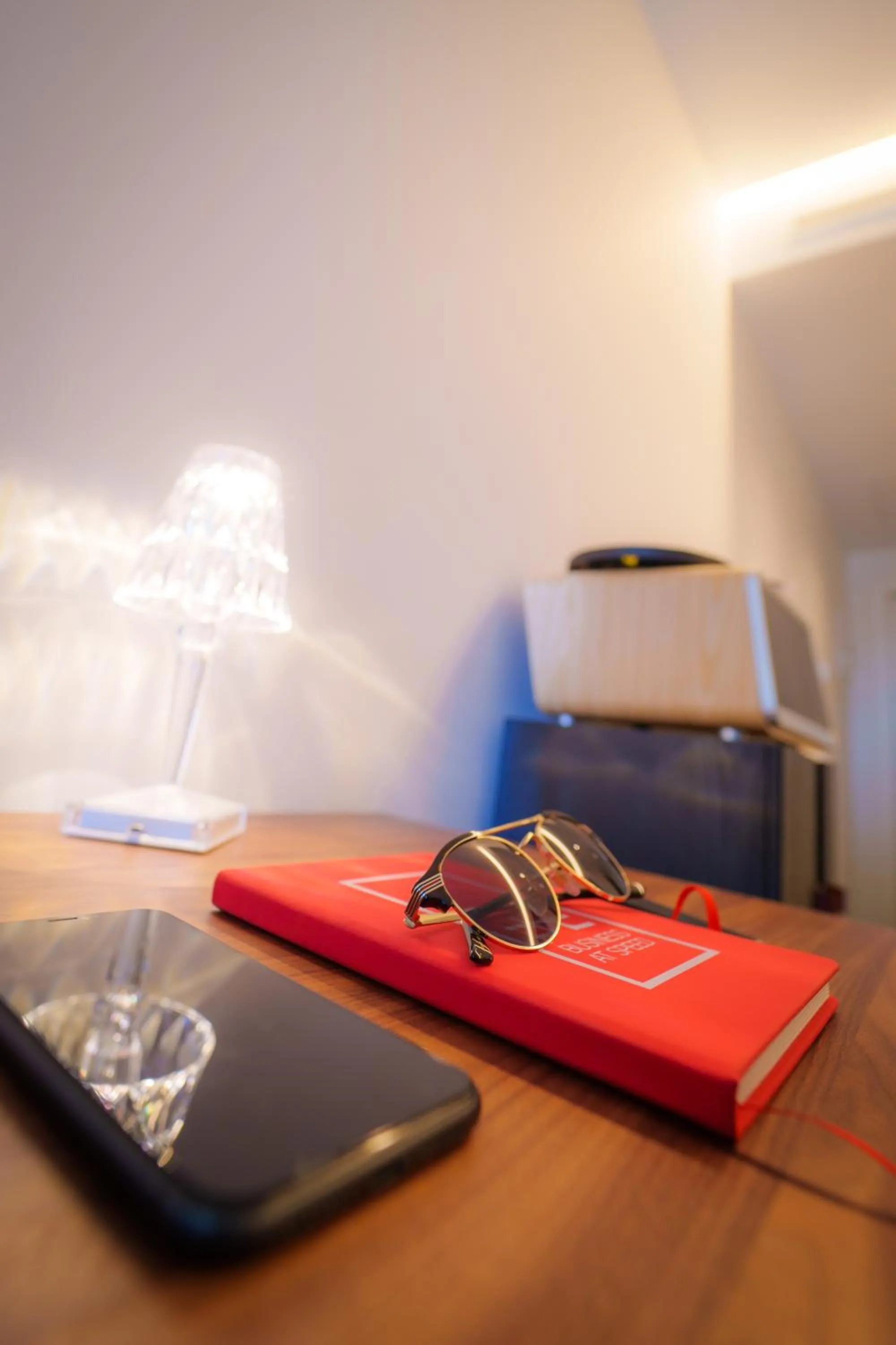 Living room, Bed in Golden Lisbon Hotel