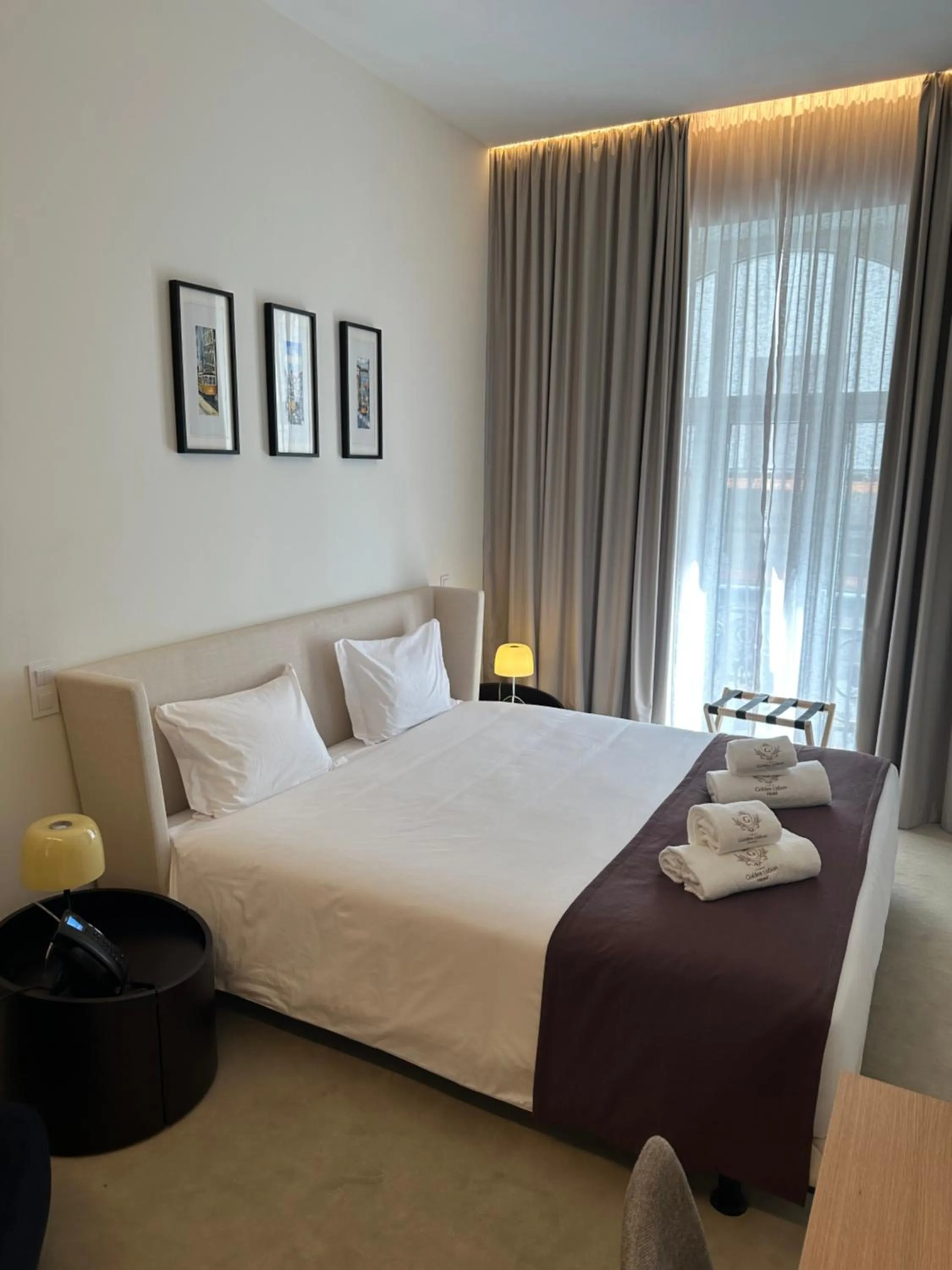 Photo of the whole room, Bed in Golden Lisbon Hotel