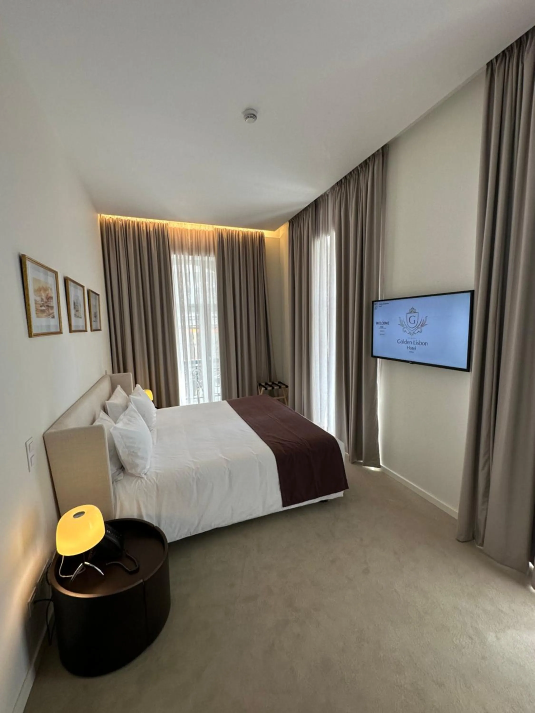 Bed in Golden Lisbon Hotel