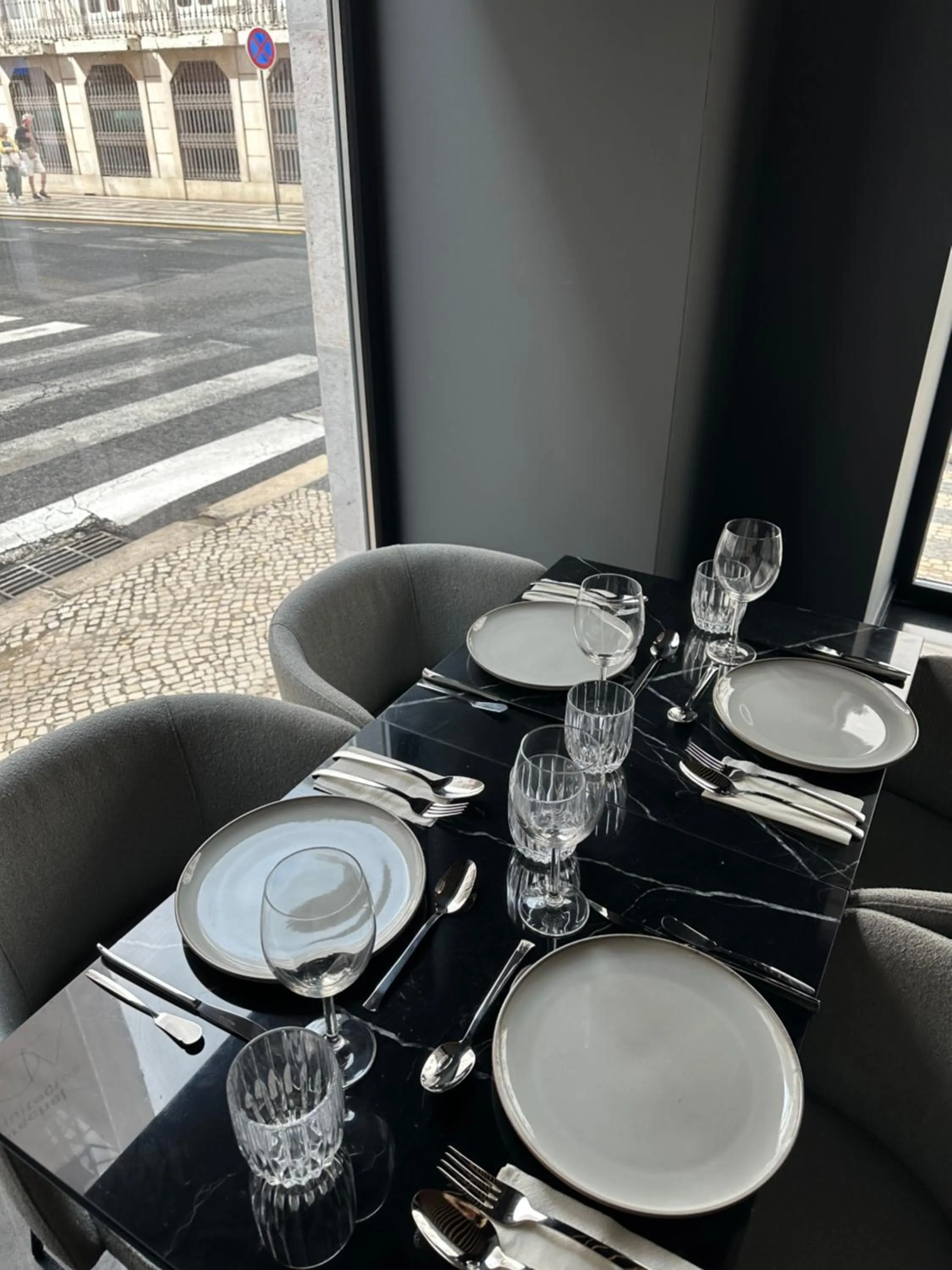 Restaurant/places to eat in Golden Lisbon Hotel