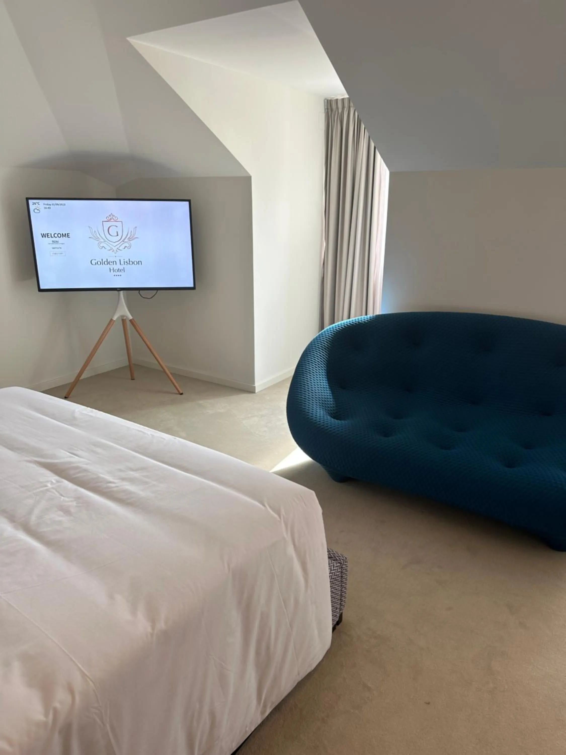 Bed in Golden Lisbon Hotel