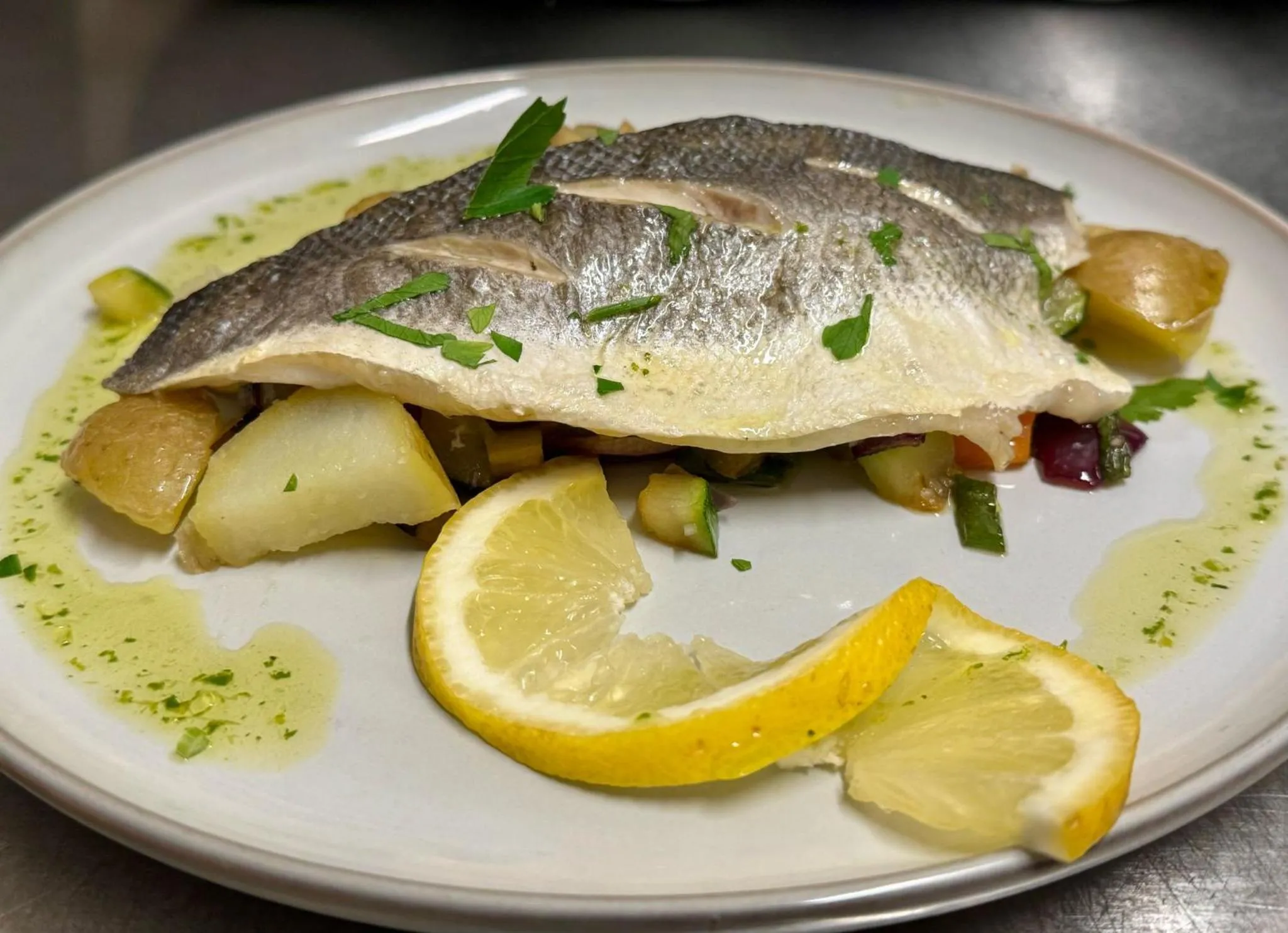 Restaurant/places to eat in Golden Lisbon Hotel