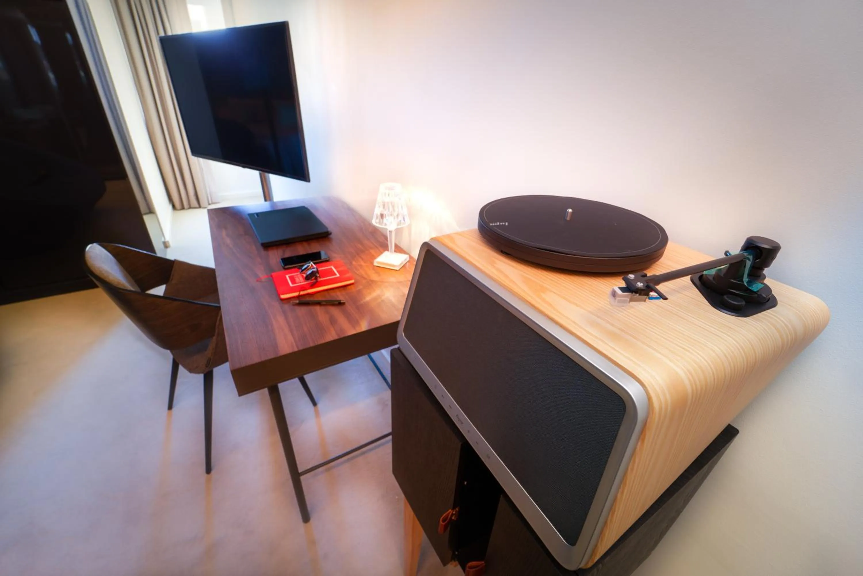 TV and multimedia in Golden Lisbon Hotel