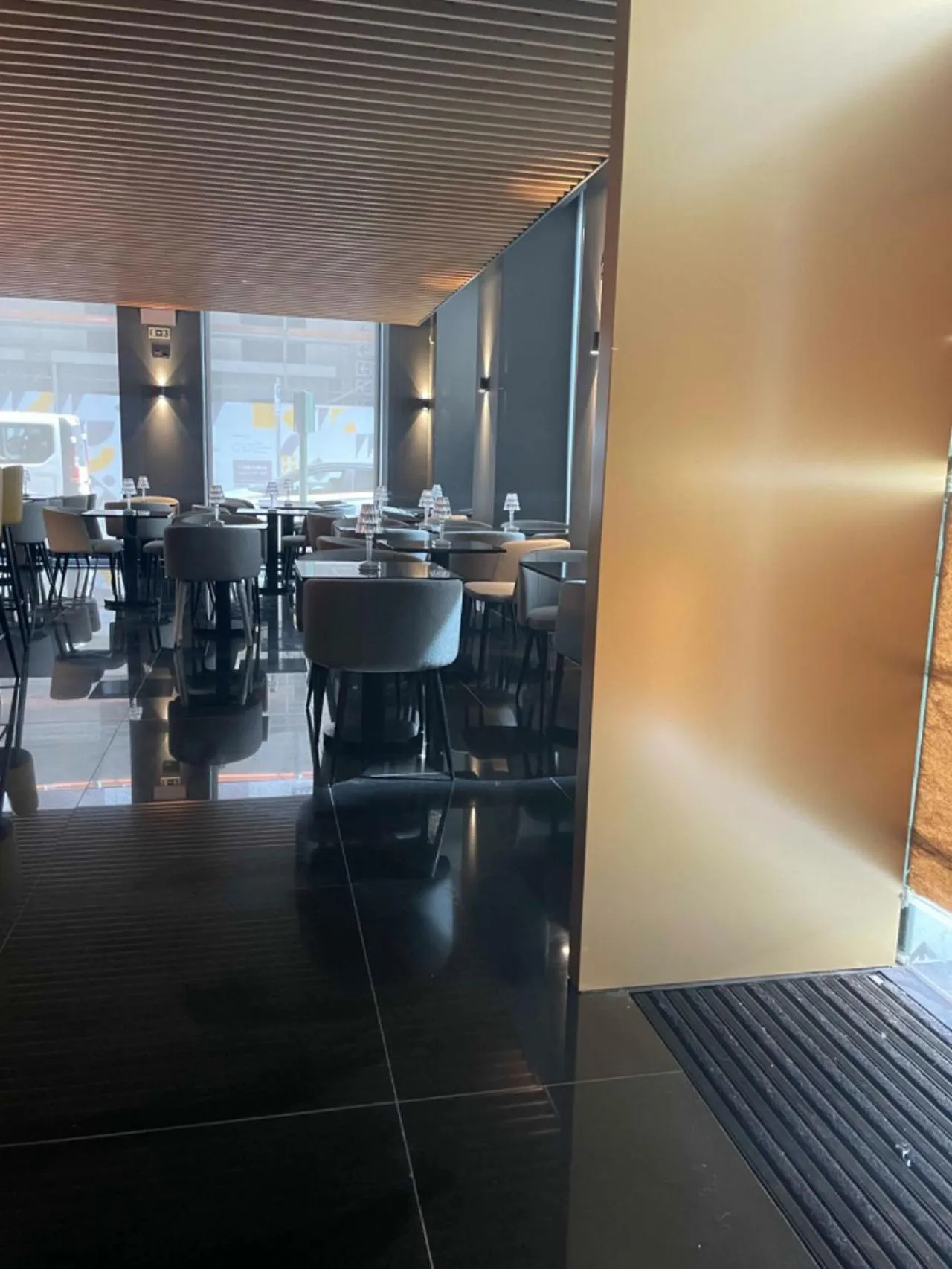 Restaurant/places to eat in Golden Lisbon Hotel