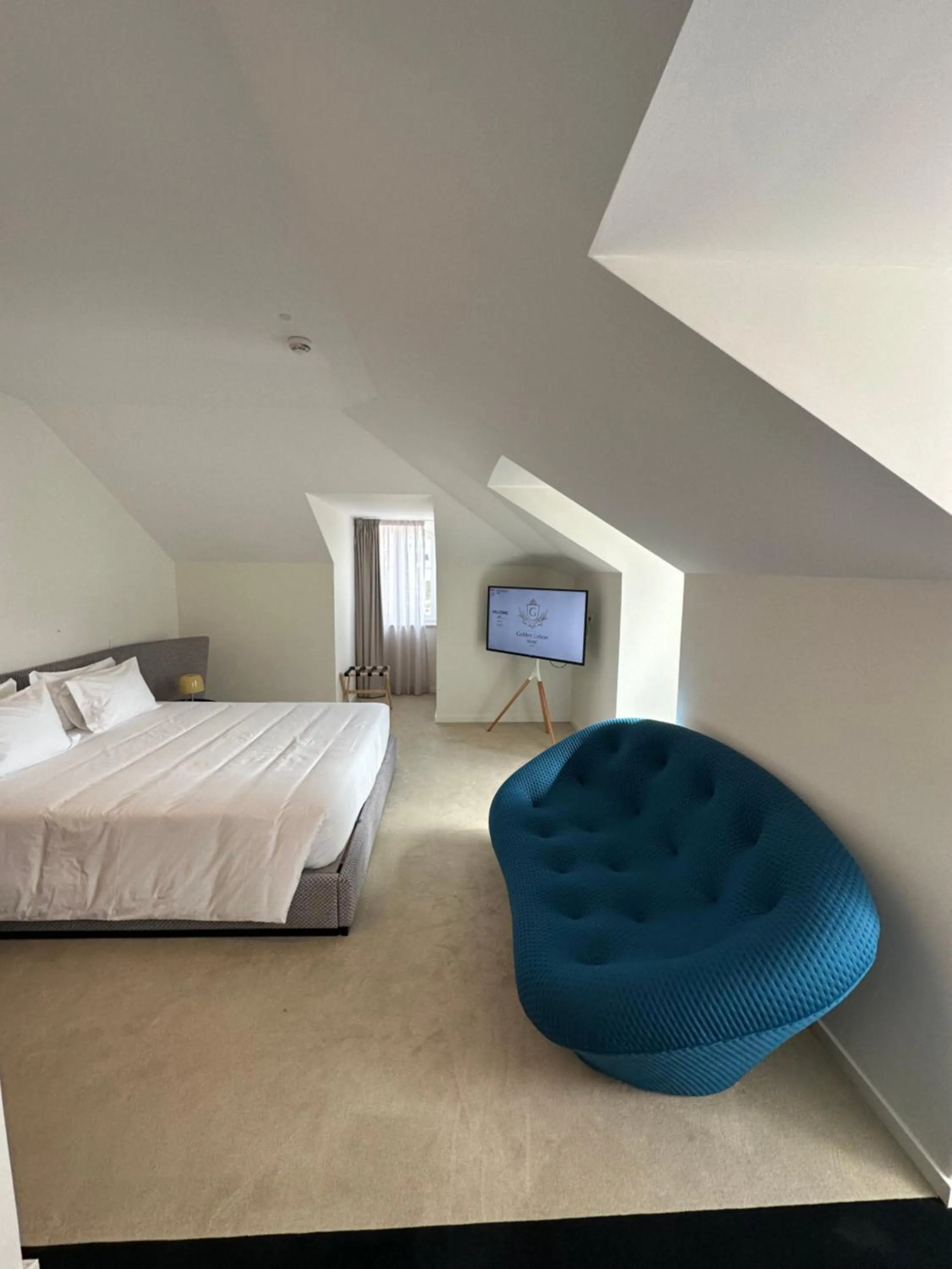 Bed in Golden Lisbon Hotel