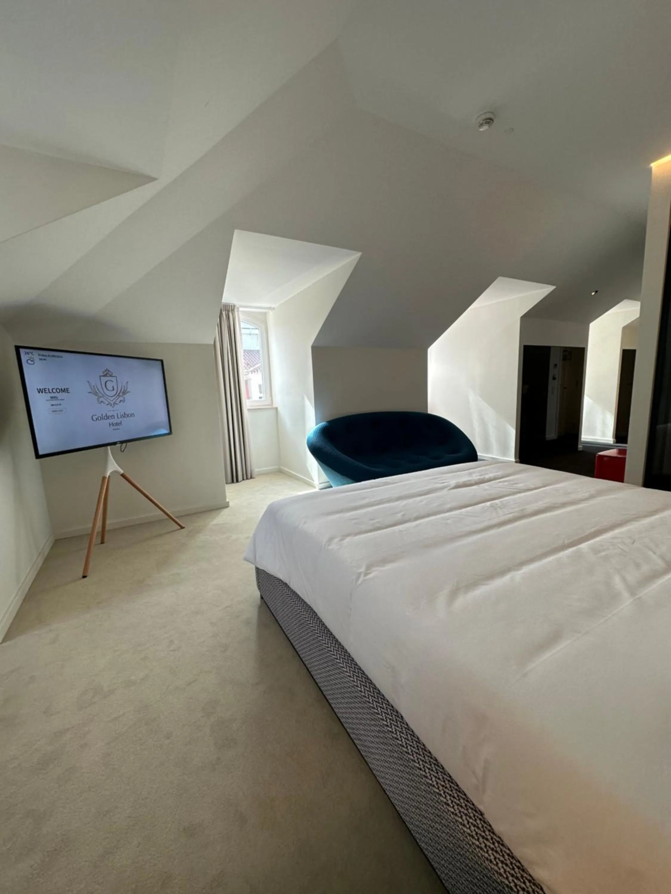 Bed in Golden Lisbon Hotel