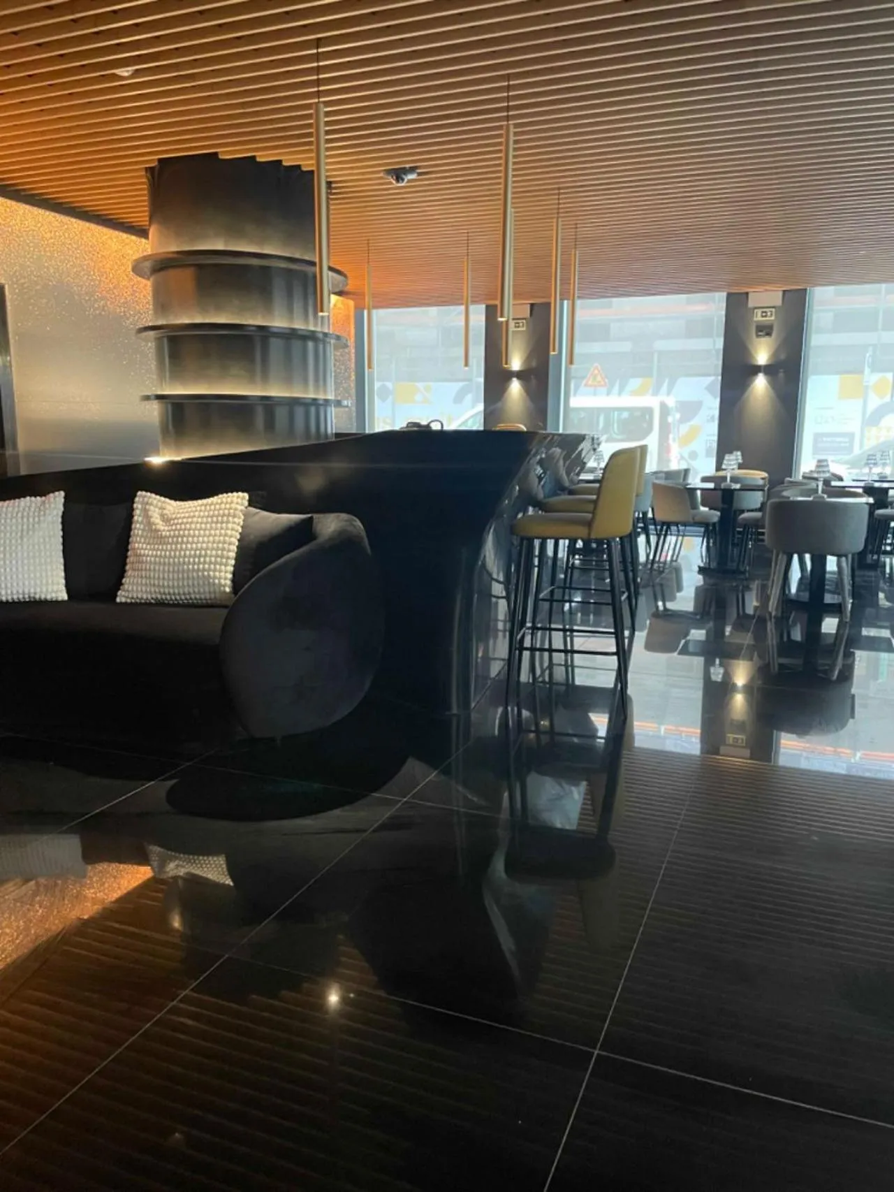 Restaurant/places to eat in Golden Lisbon Hotel