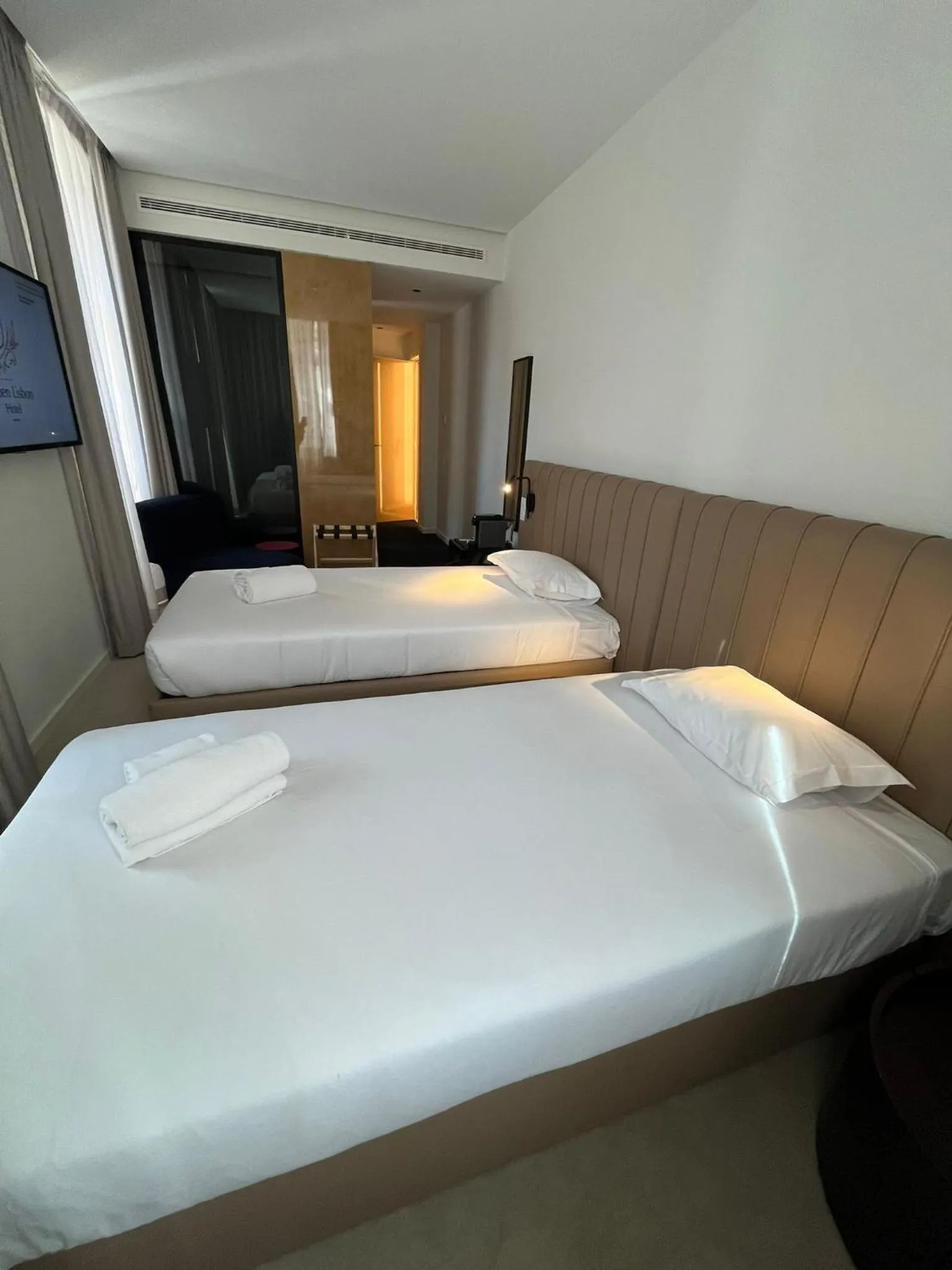 Bed in Golden Lisbon Hotel