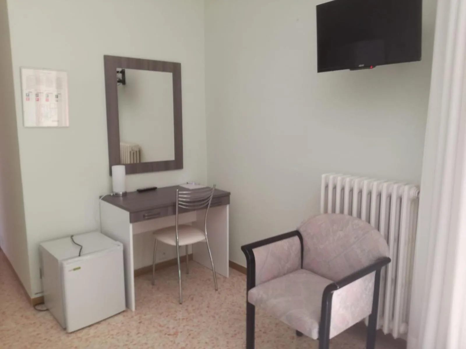 Photo of the whole room in Hotel Saturno