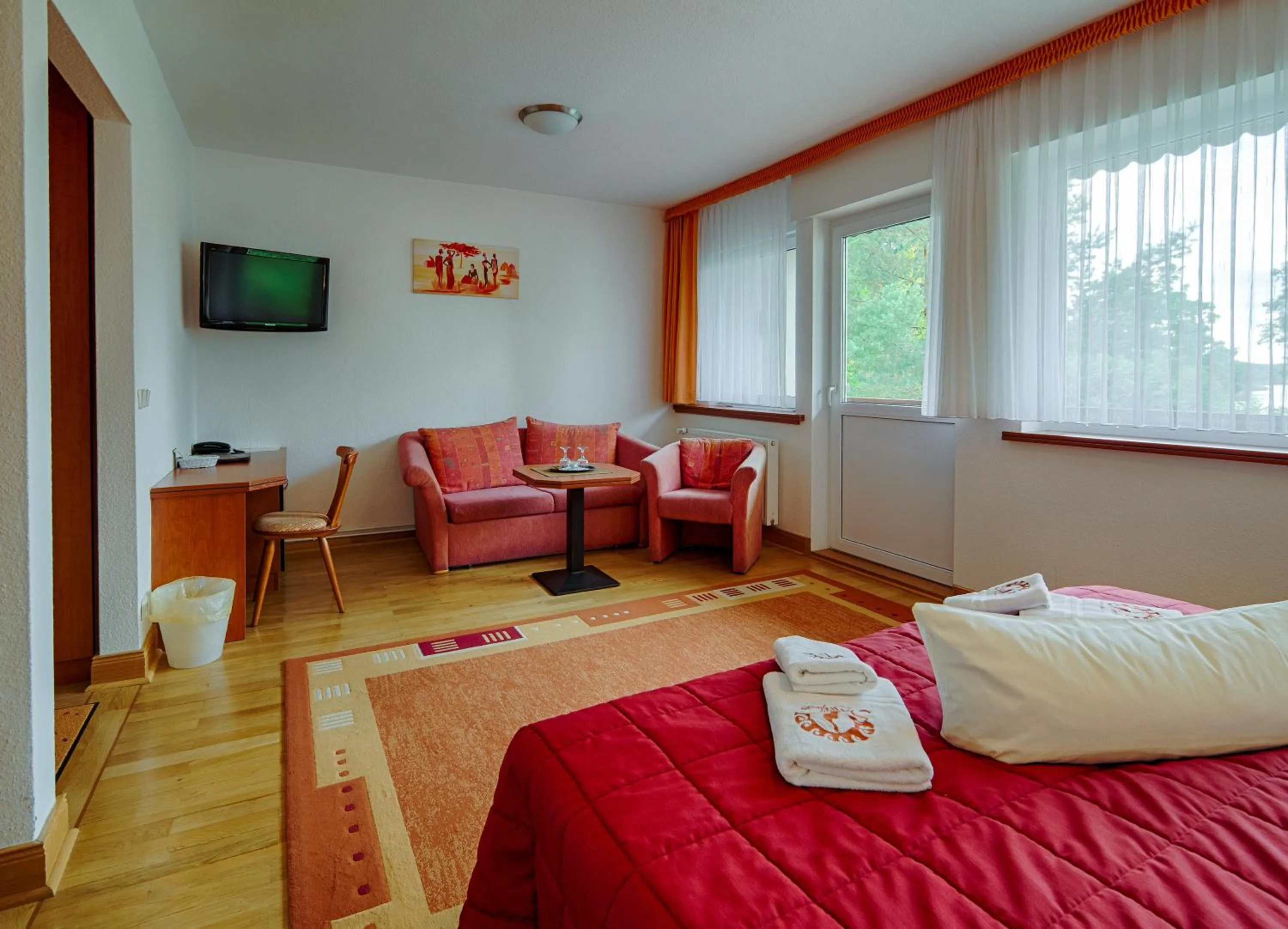 Seating area, Bed in Hotel Seeschlösschen