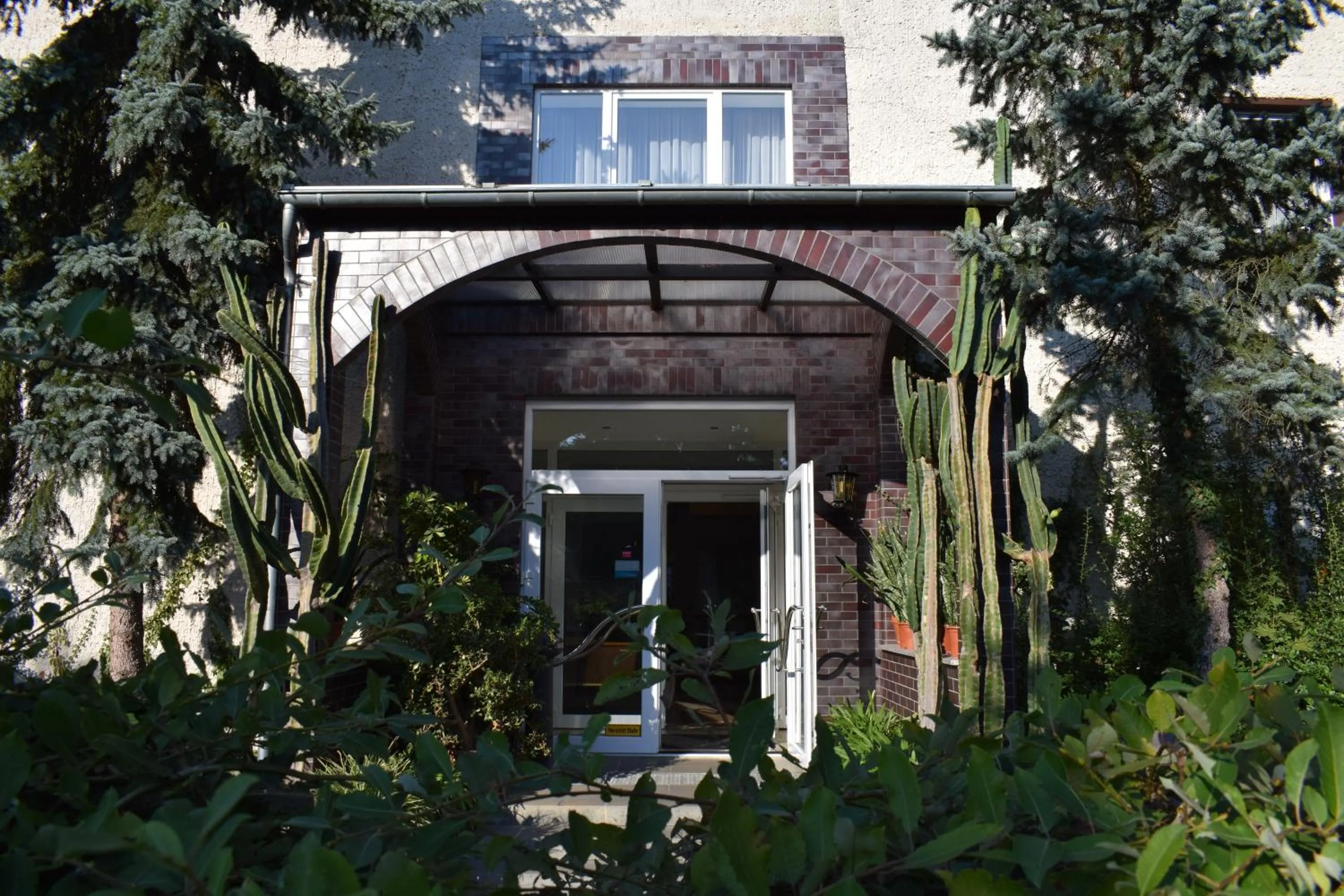 Facade/entrance in Hotel Seeschlösschen