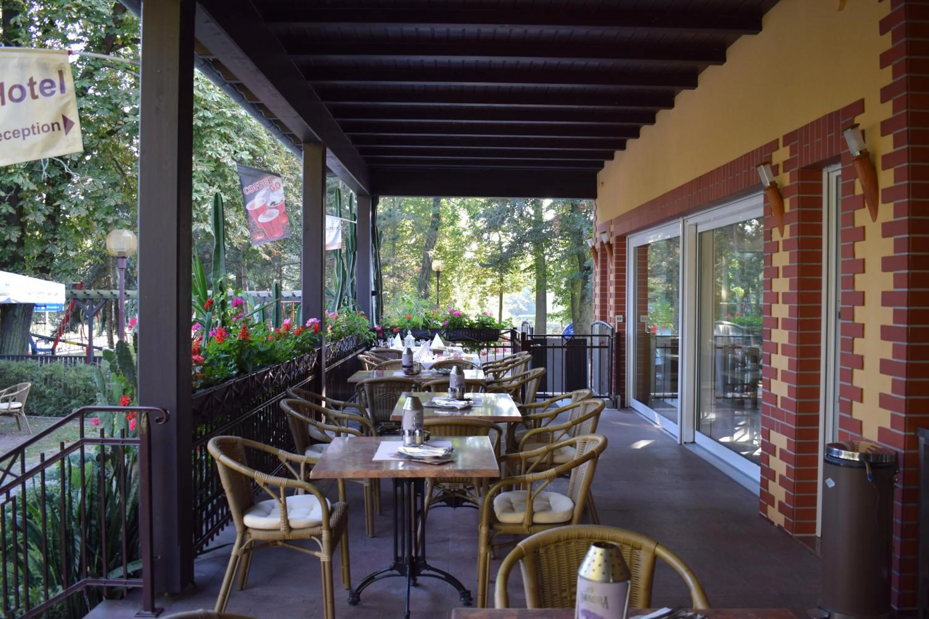 Restaurant/places to eat in Hotel Seeschlösschen