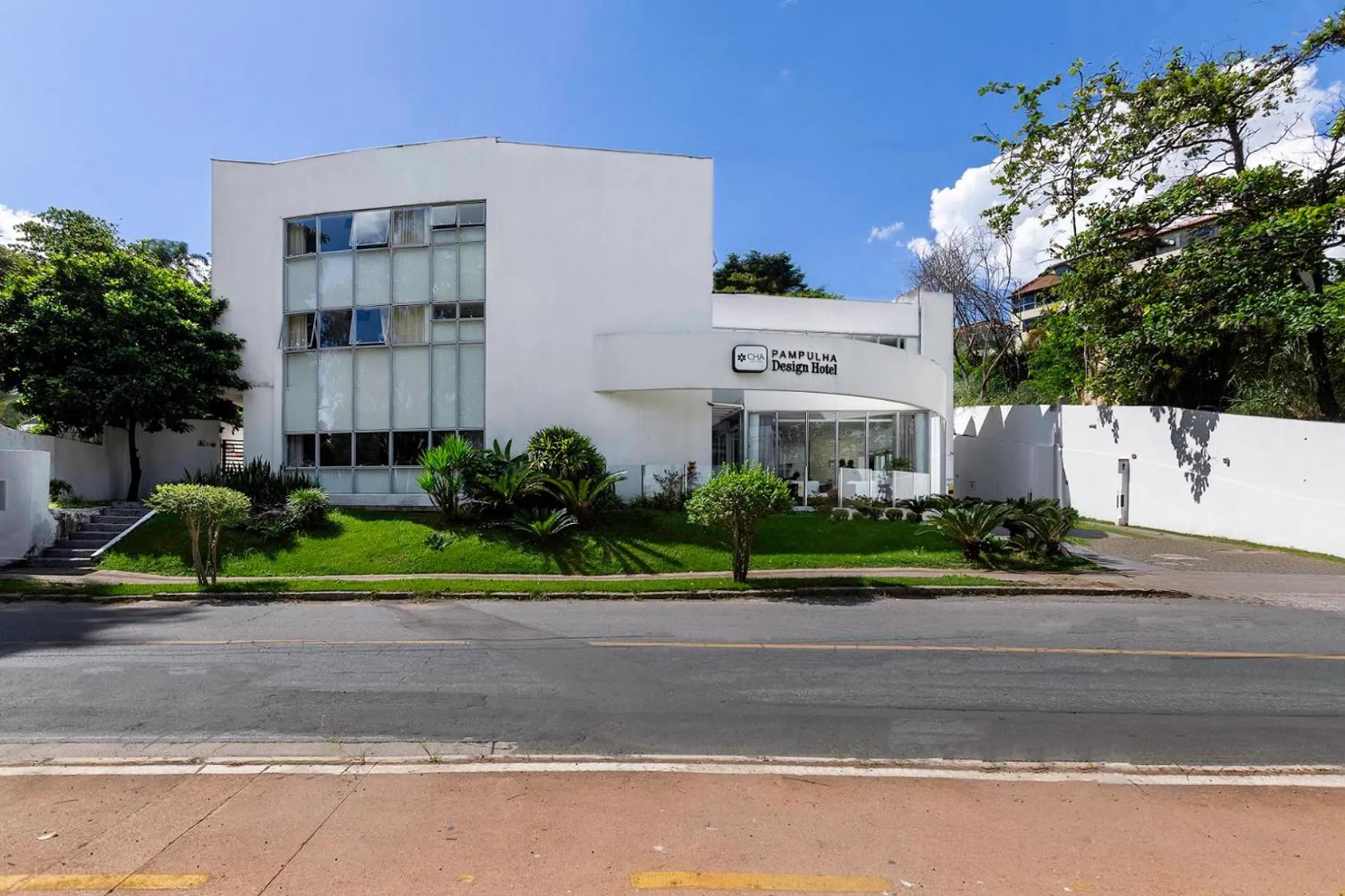 Facade/entrance in CHA Pampulha Design Hotel