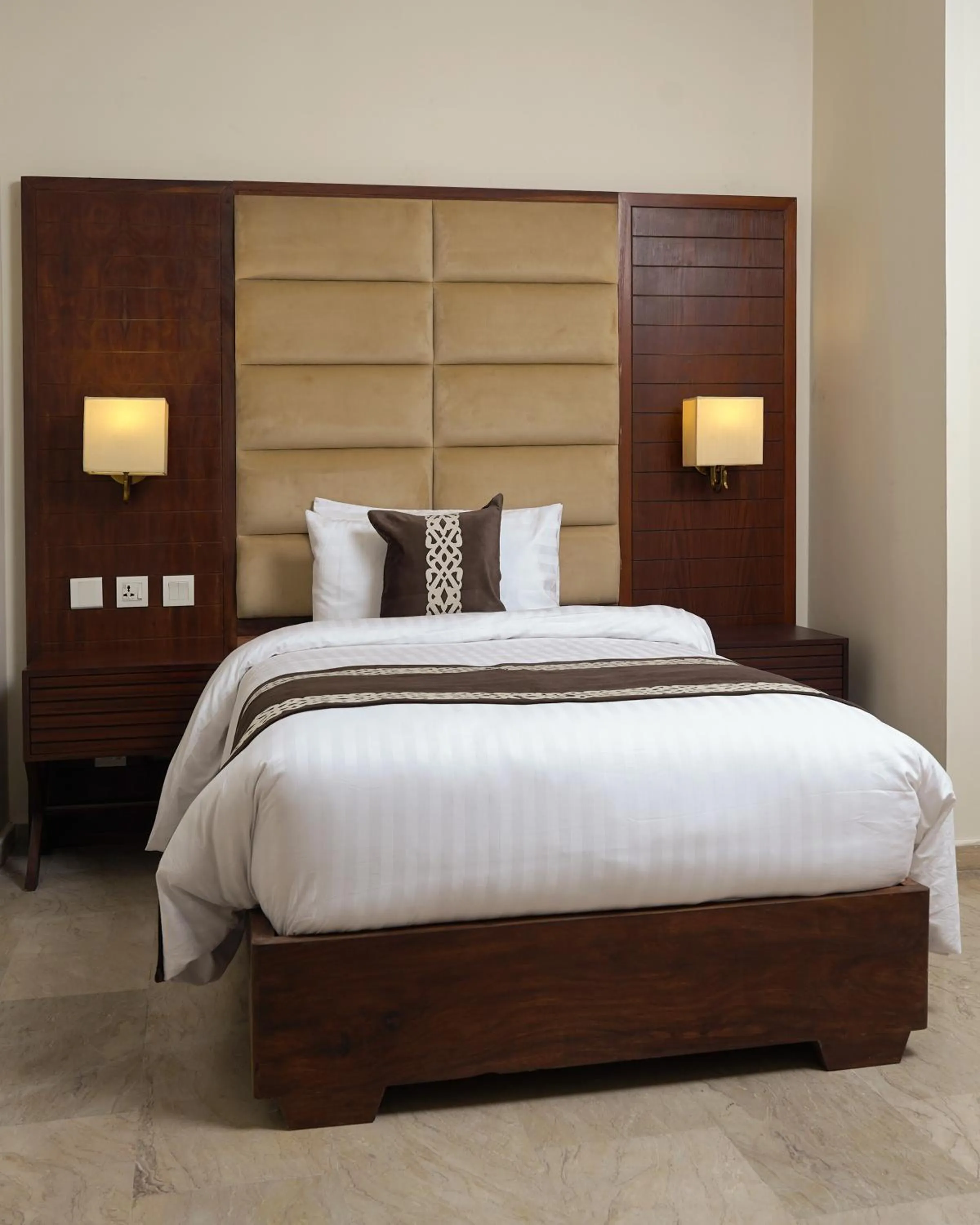 Bedroom, Bed in Faletti's Express- Shimla Hill