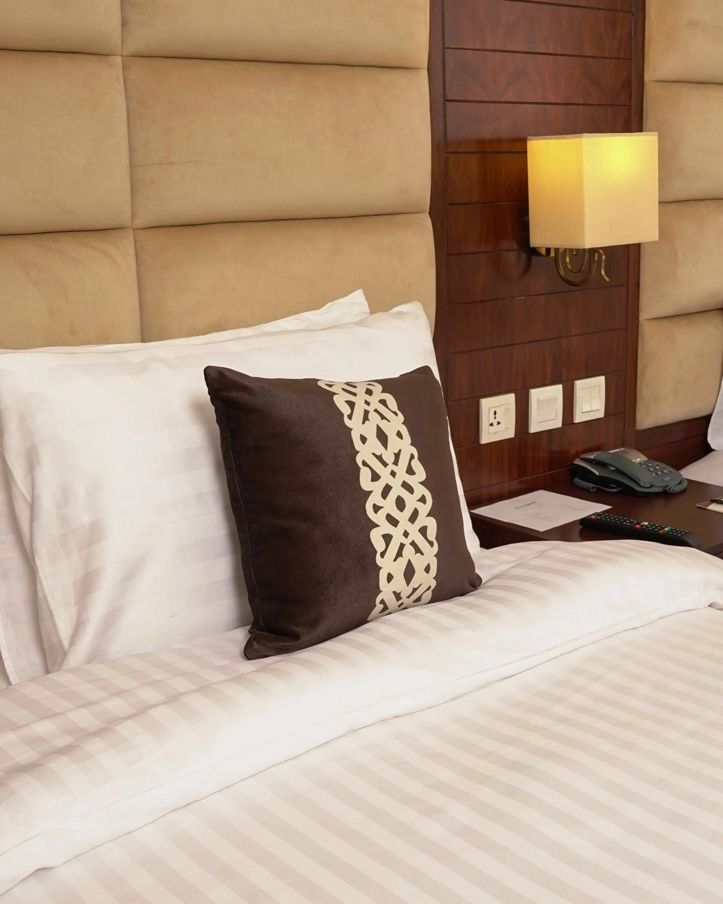 Bedroom, Bed in Faletti's Express- Shimla Hill