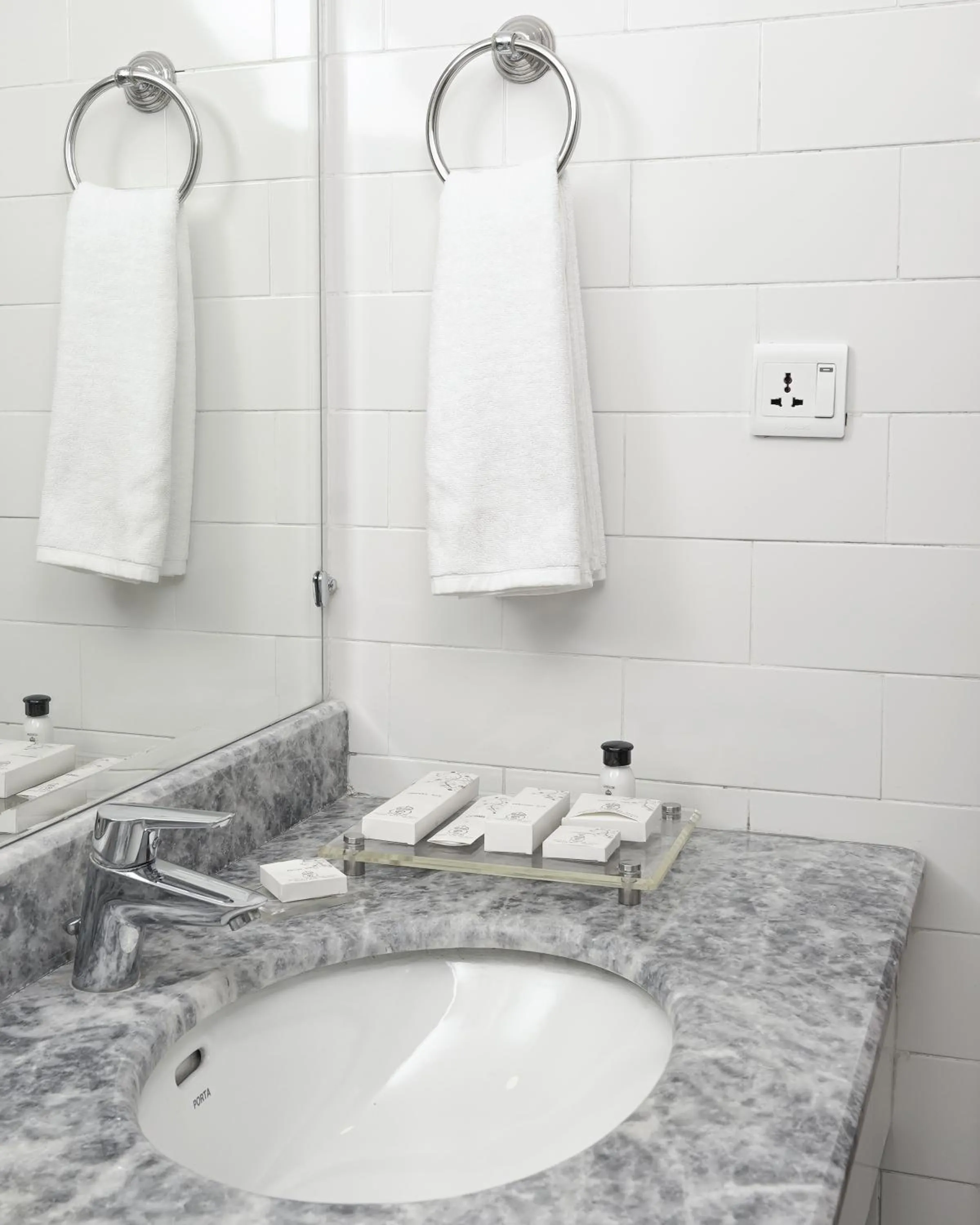 Bathroom in Faletti's Express- Shimla Hill