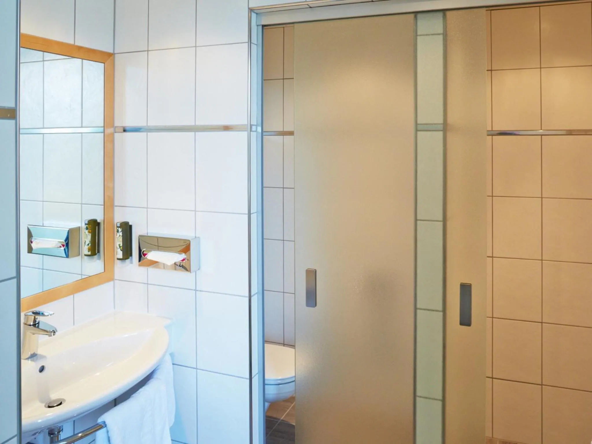 Bathroom in Landzeit Autobahn-Restaurant Steinhäusl bei Wien