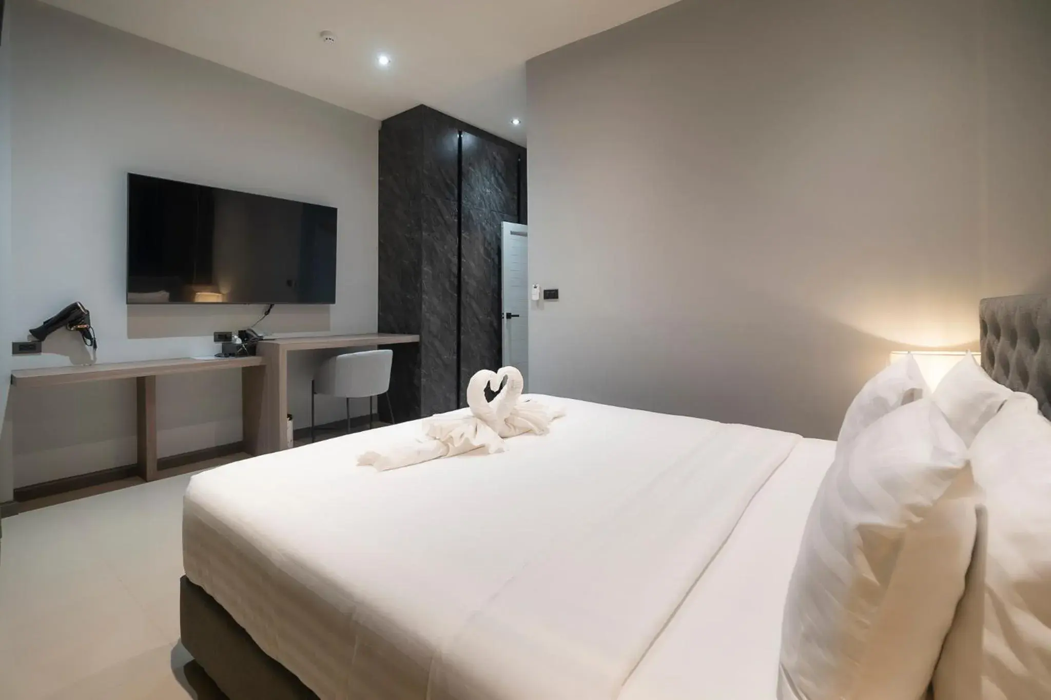 Bed in YSW Hotel Lopburi Bed in YSW Hotel Lopburi