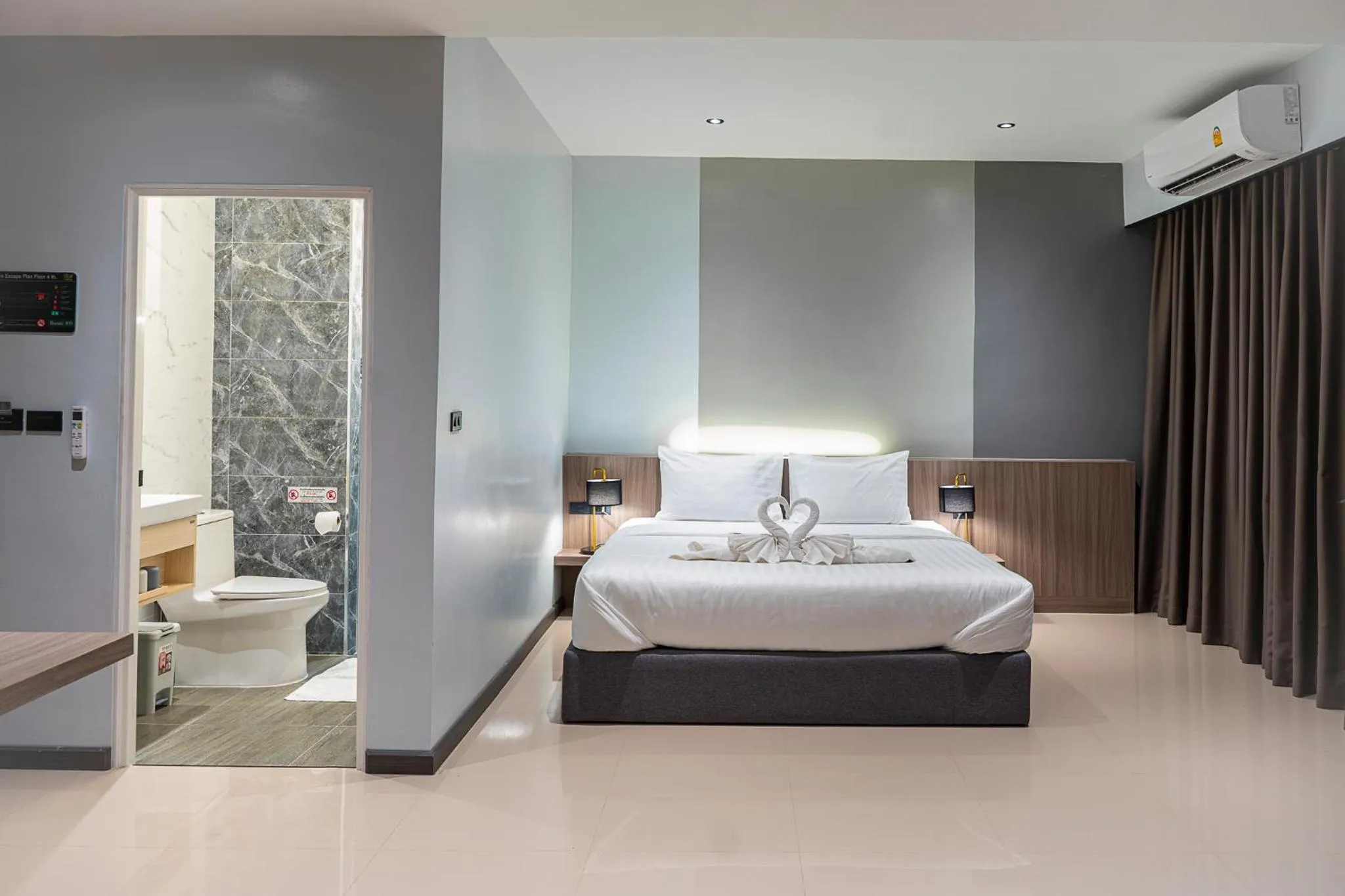 Bedroom, Bed in YSW Hotel Lopburi