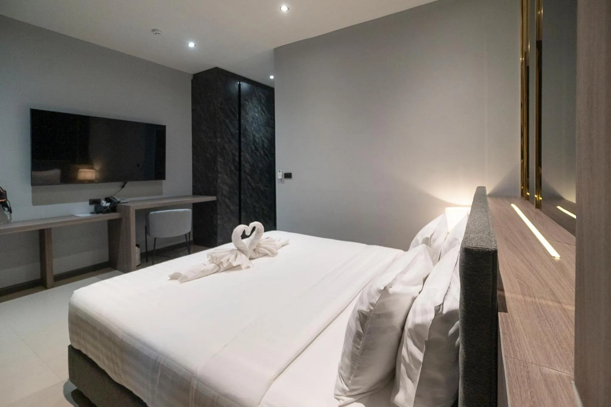 Bed in YSW Hotel Lopburi