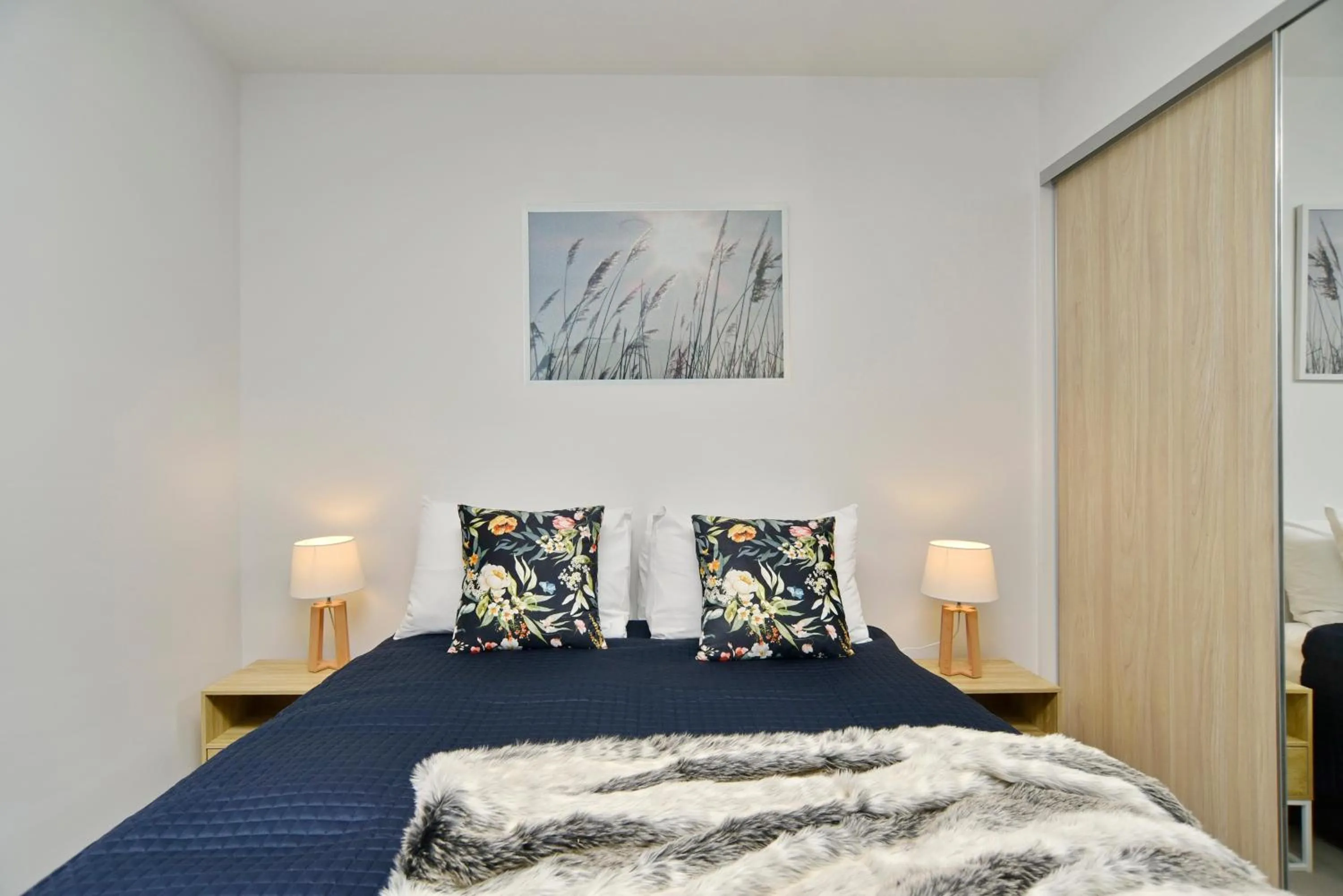 Bed in Worcester Terrace One - Christchurch Holiday Homes